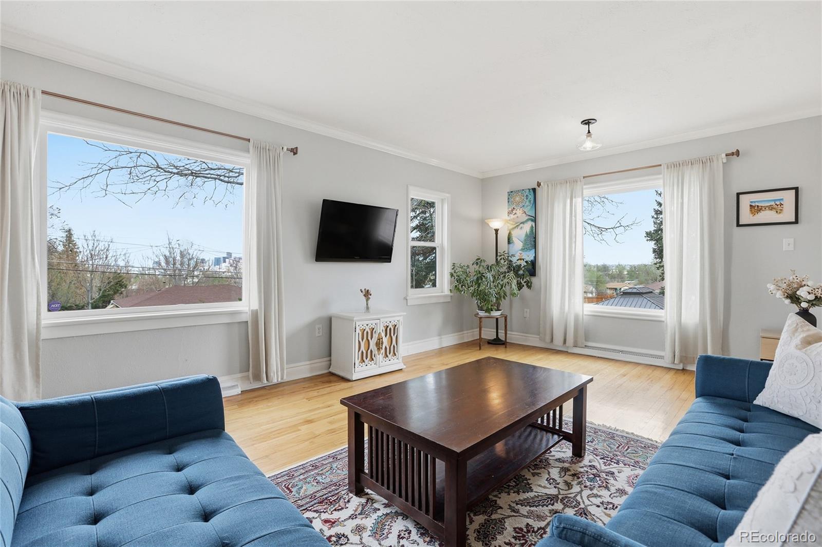 1810 W Exposition Avenue