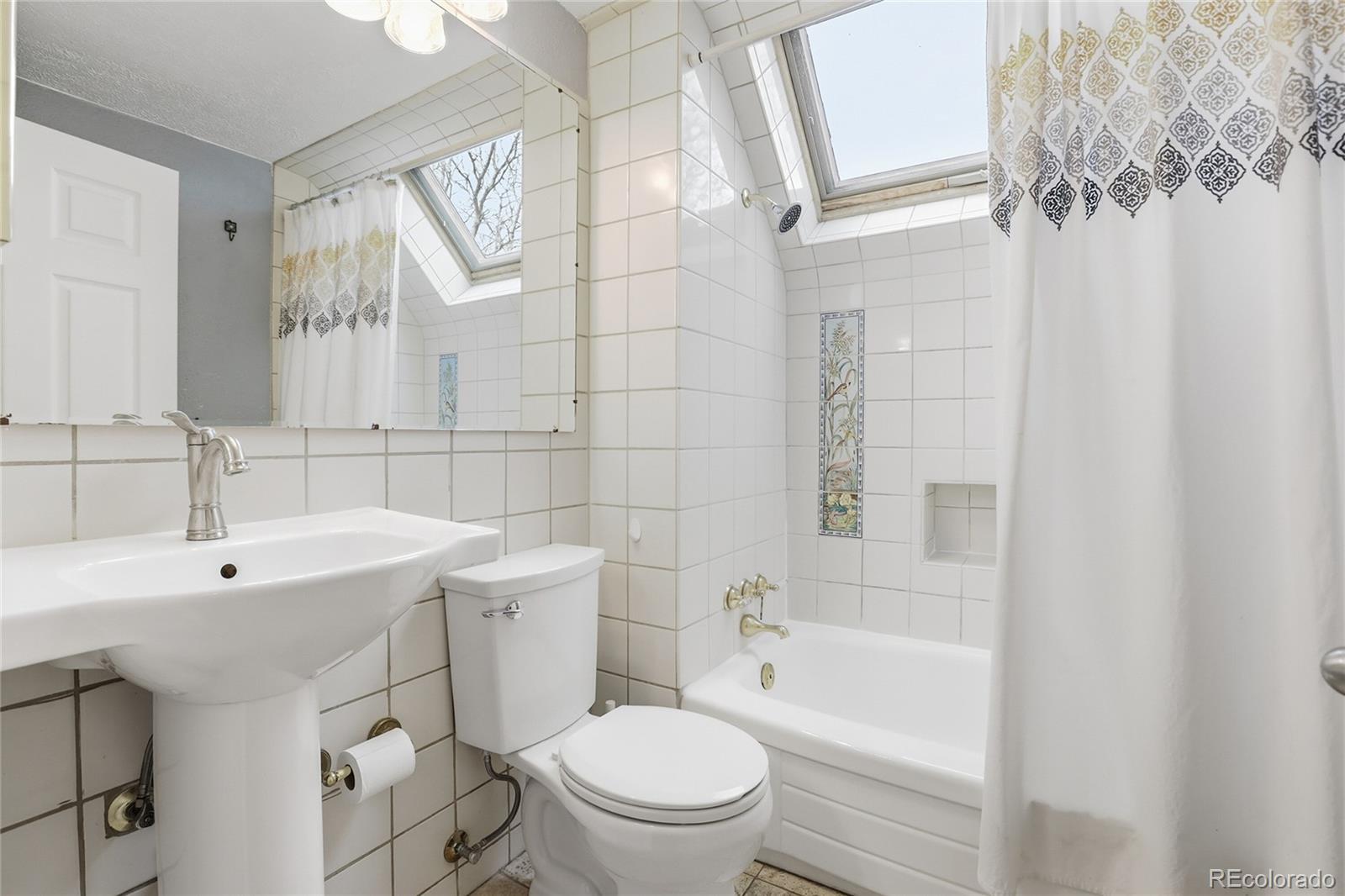 1810 W Exposition Avenue