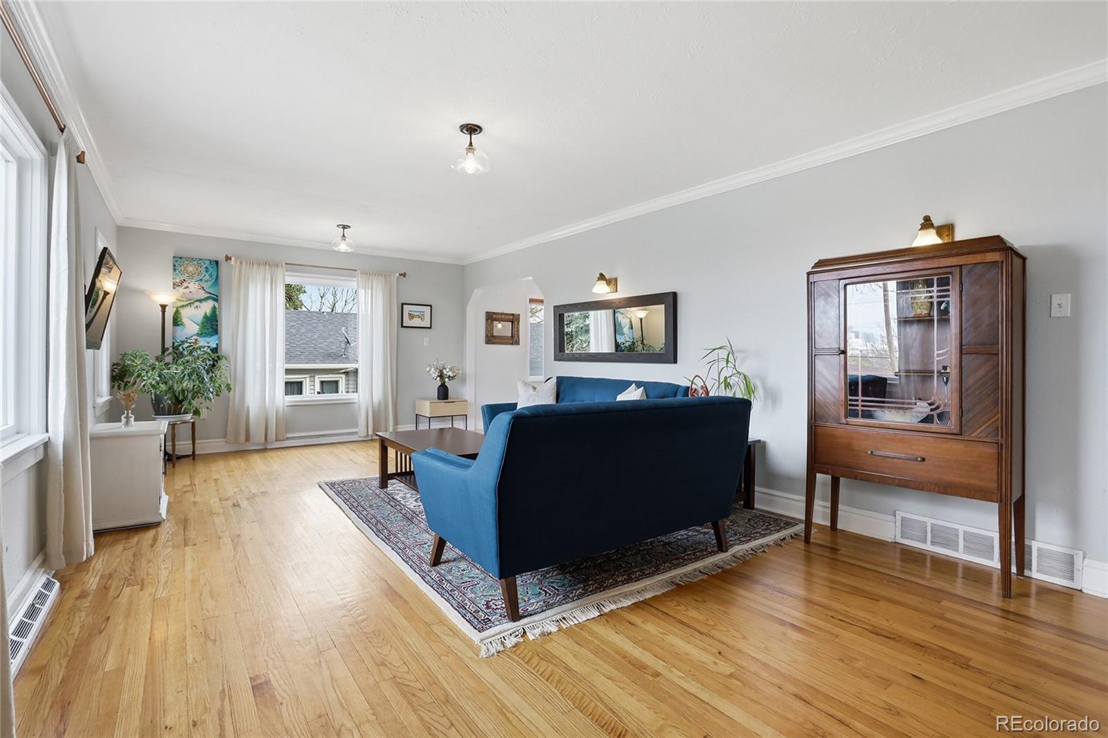 1810 W Exposition Avenue