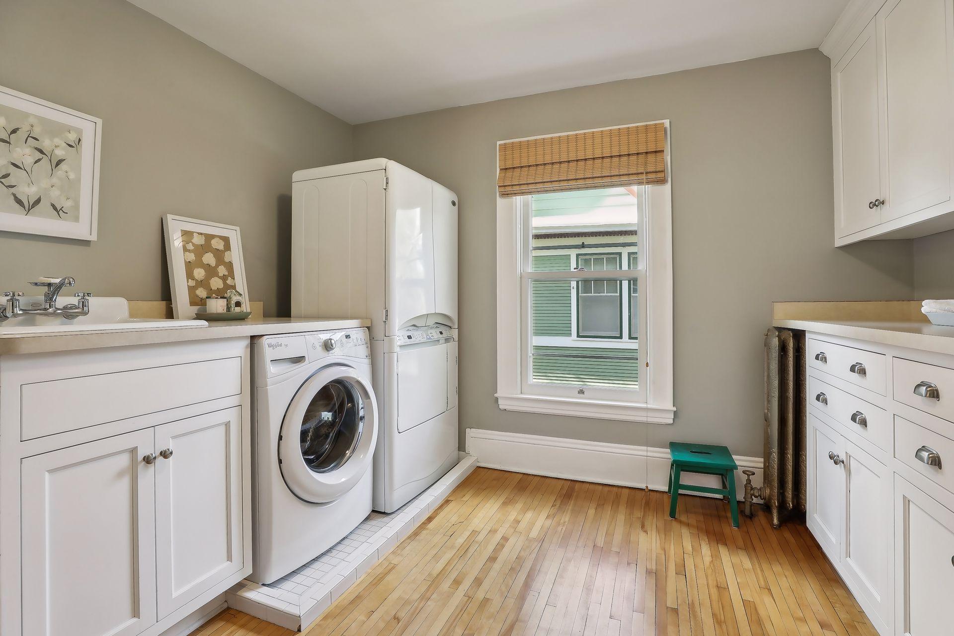 2521 Irving Avenue S