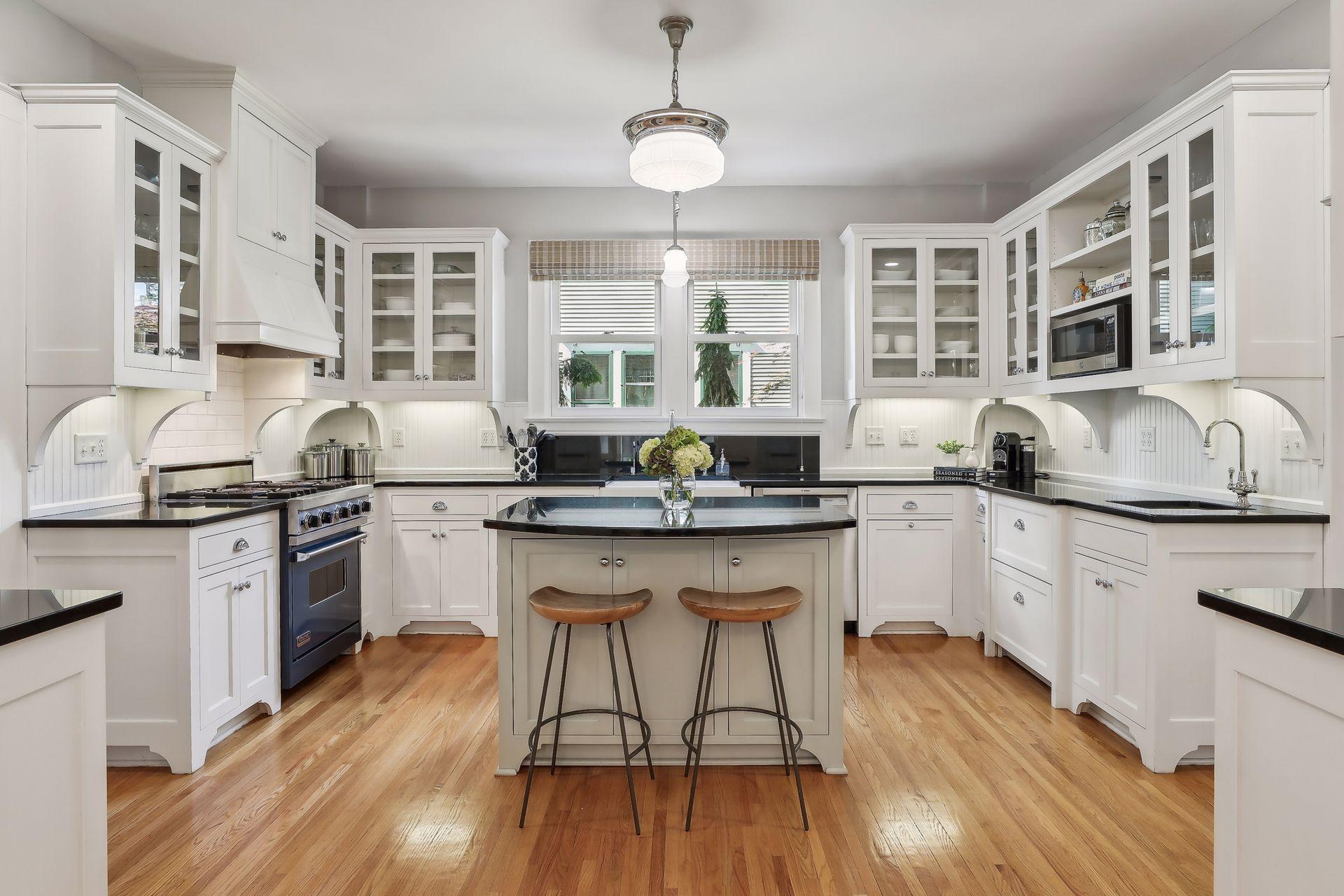 2521 Irving Avenue S