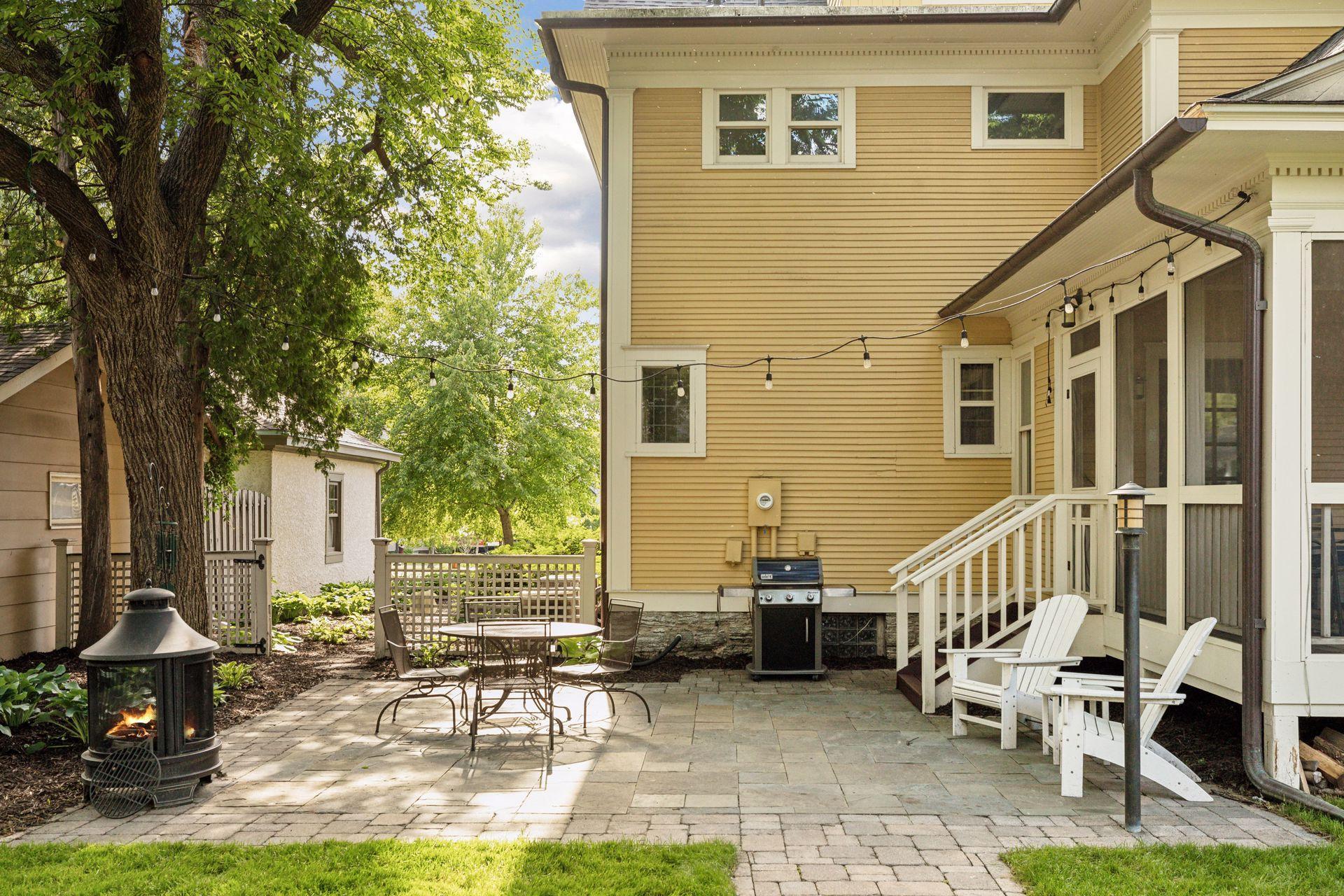 2521 Irving Avenue S