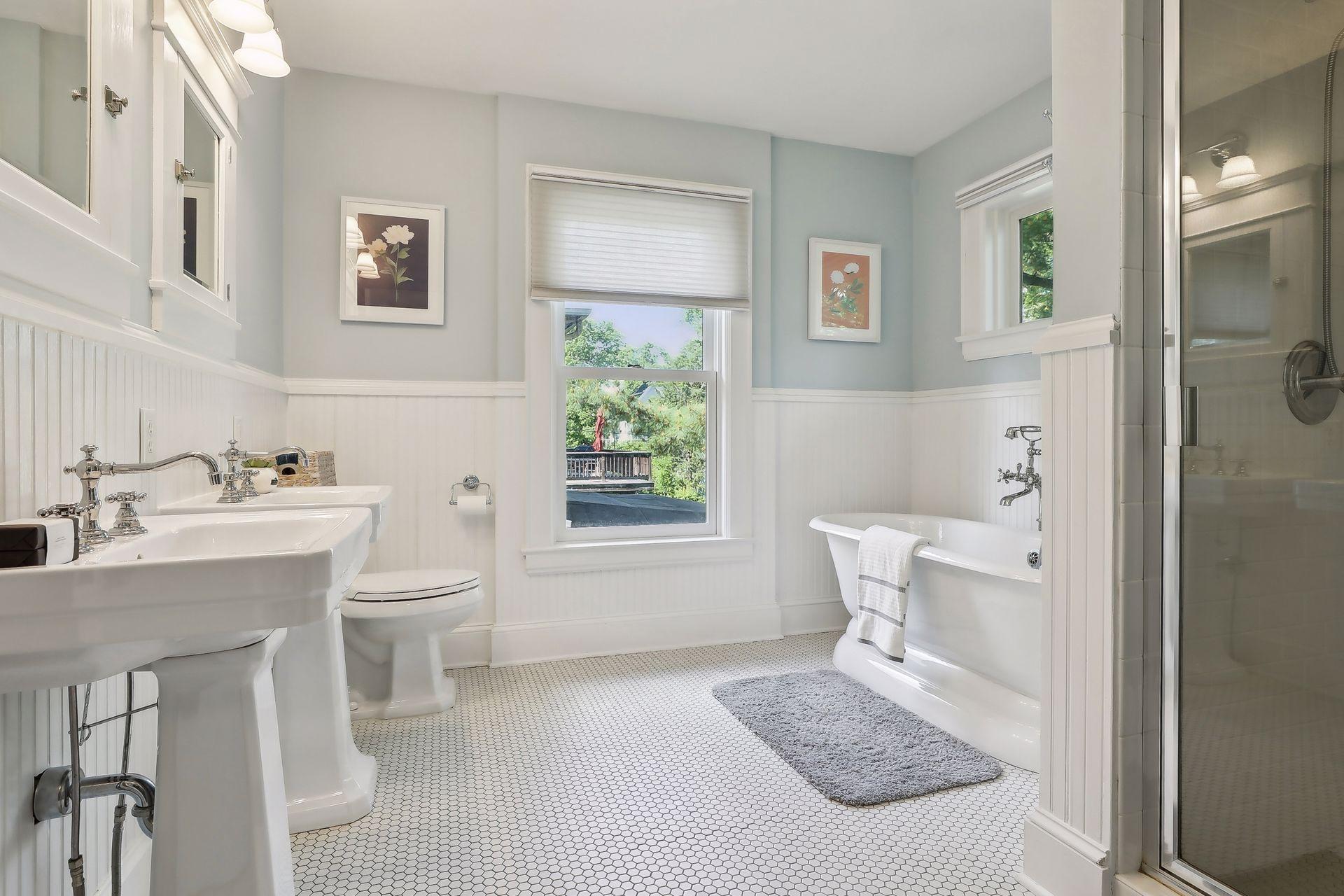 2521 Irving Avenue S