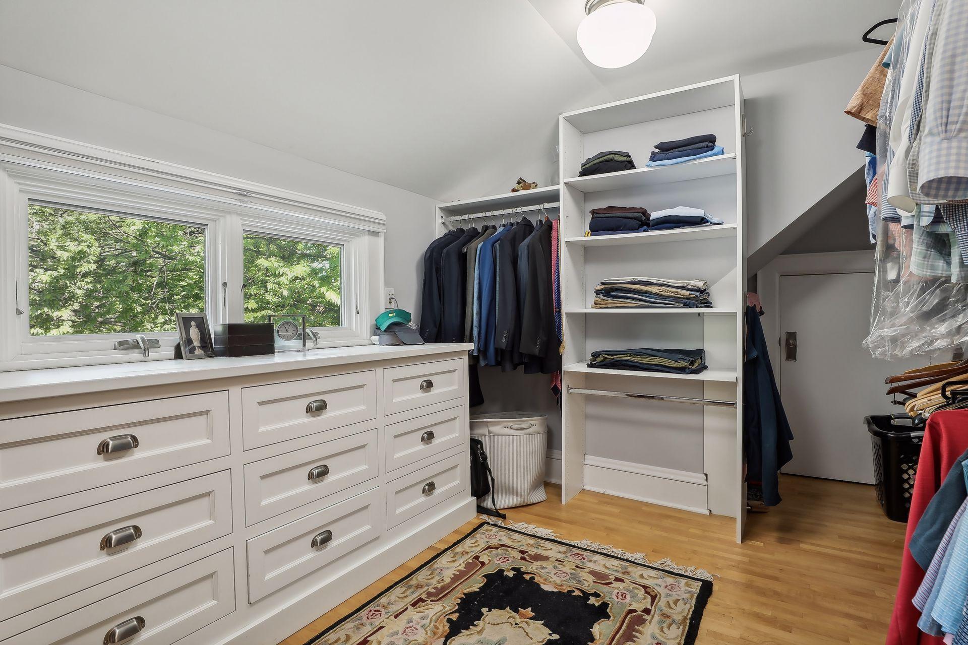 2521 Irving Avenue S