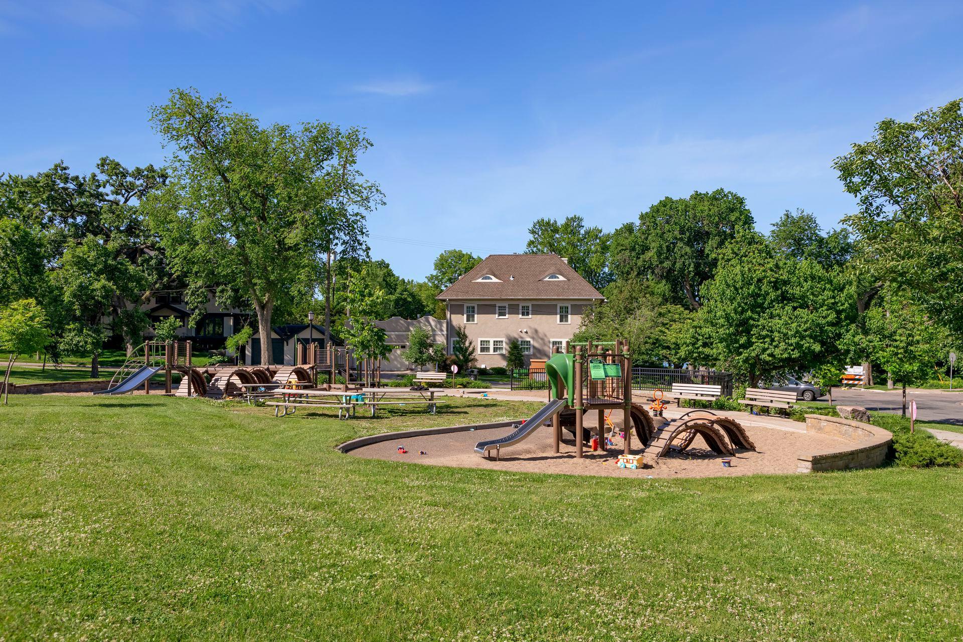 2521 Irving Avenue S