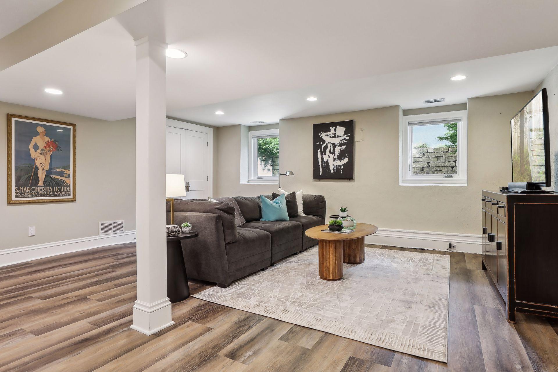 2521 Irving Avenue S