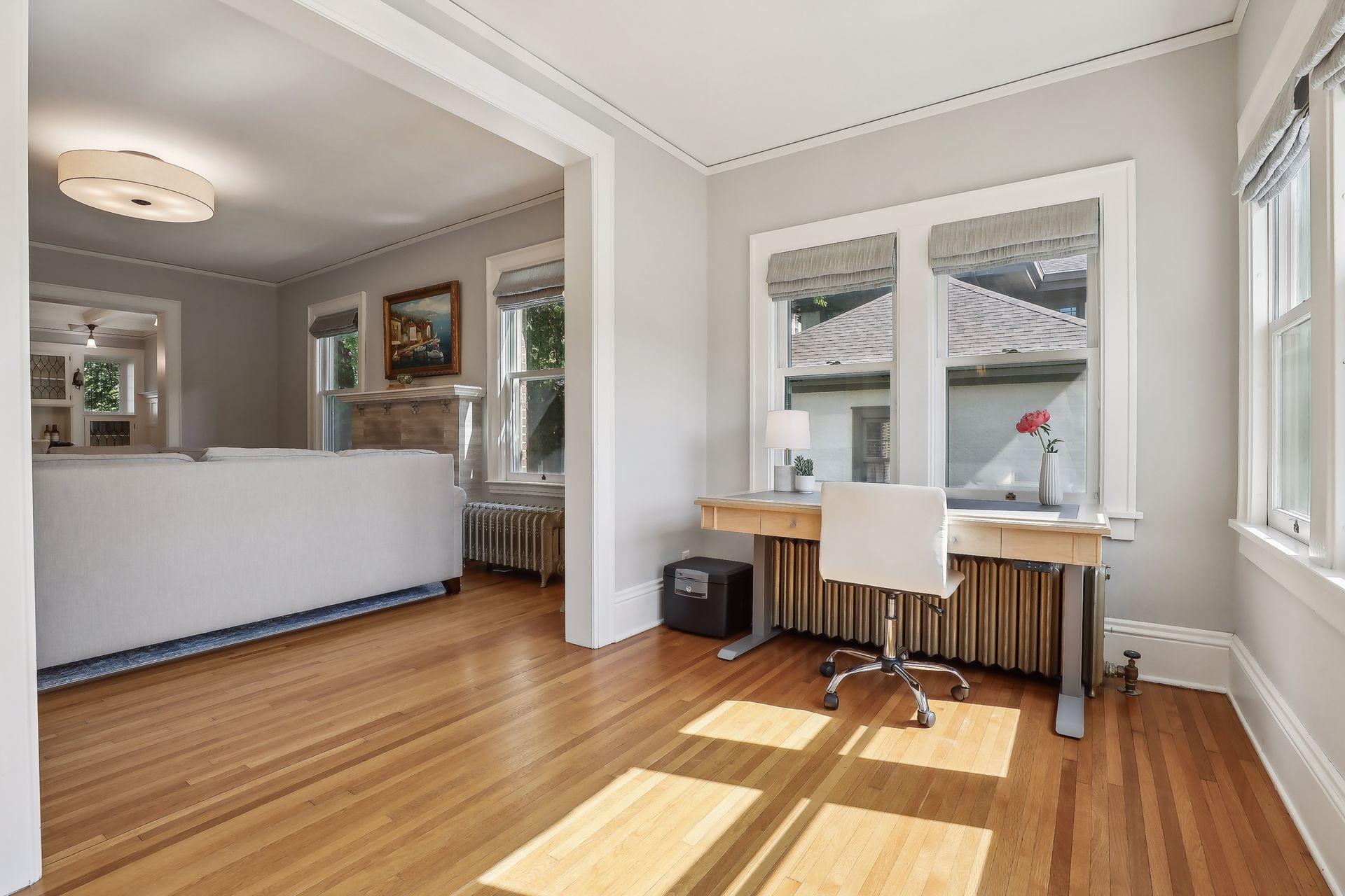 2521 Irving Avenue S