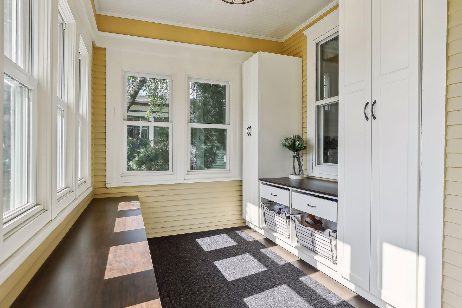 2521 Irving Avenue S