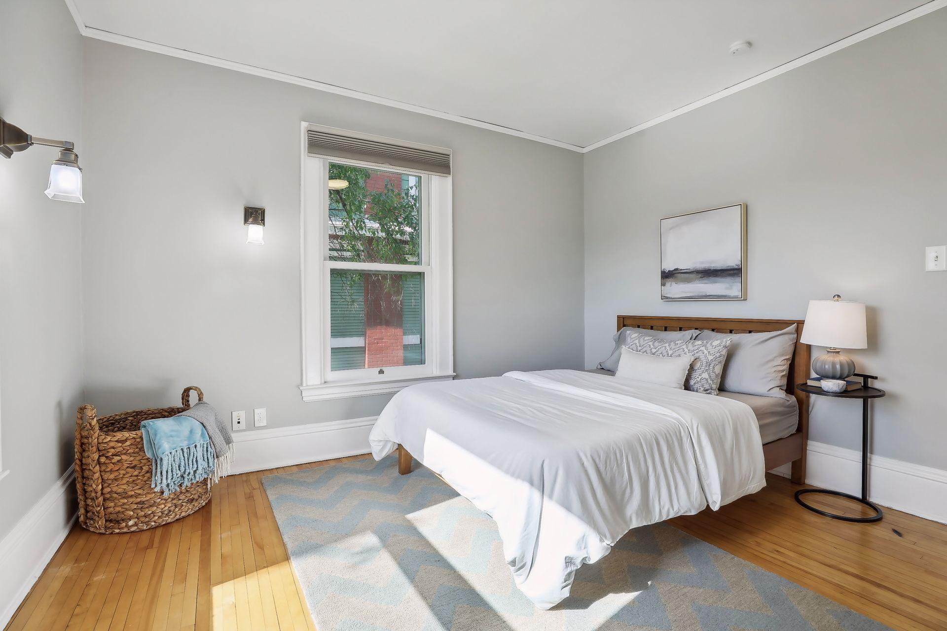 2521 Irving Avenue S