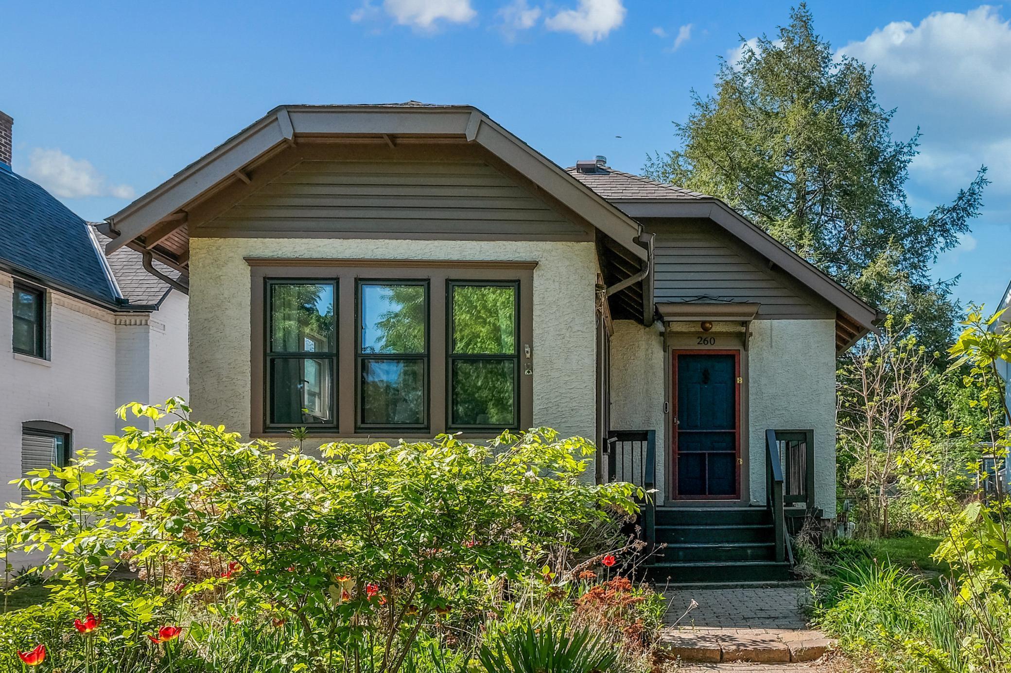 260 Winona Street W
