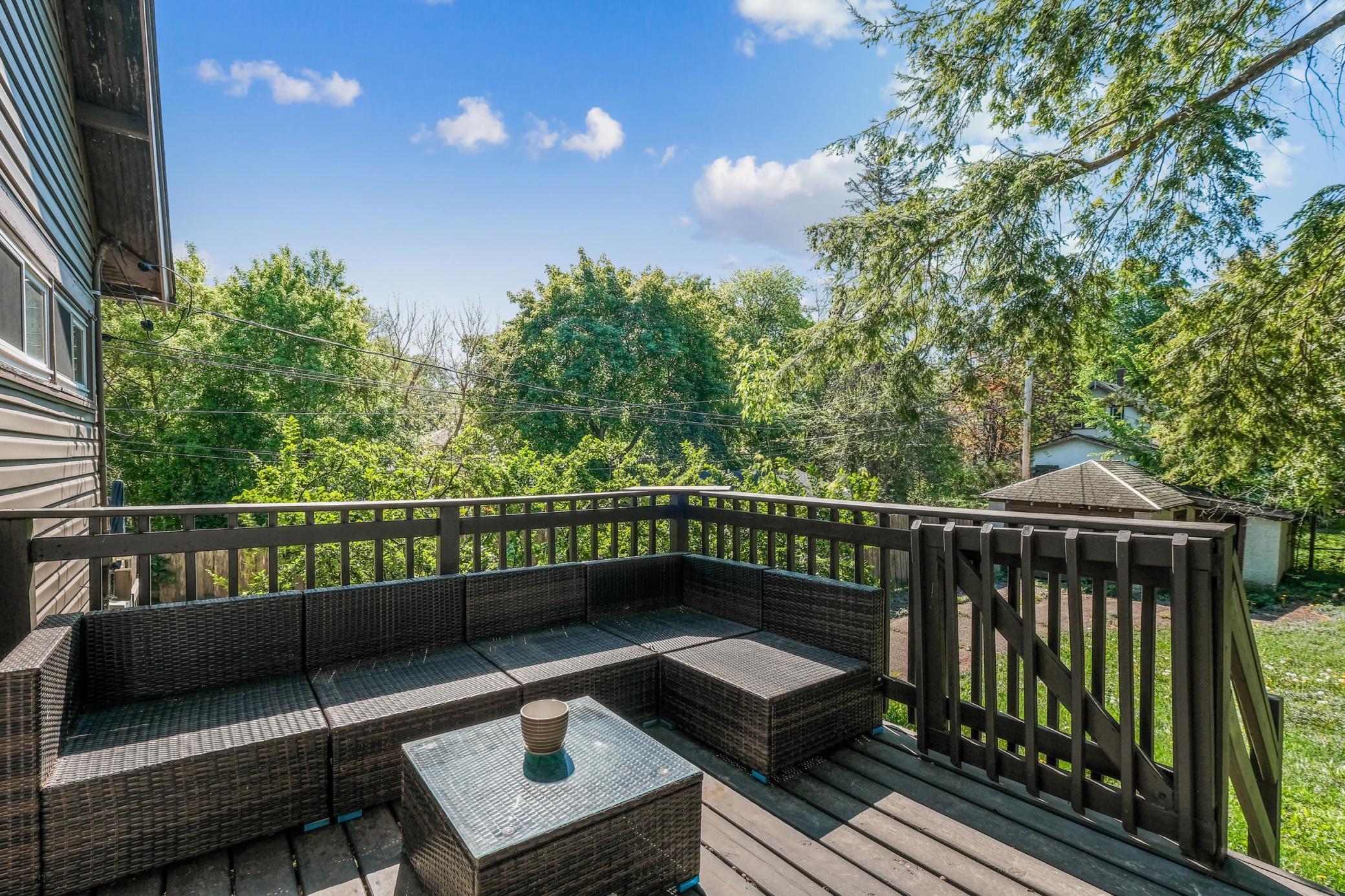 260 Winona Street W