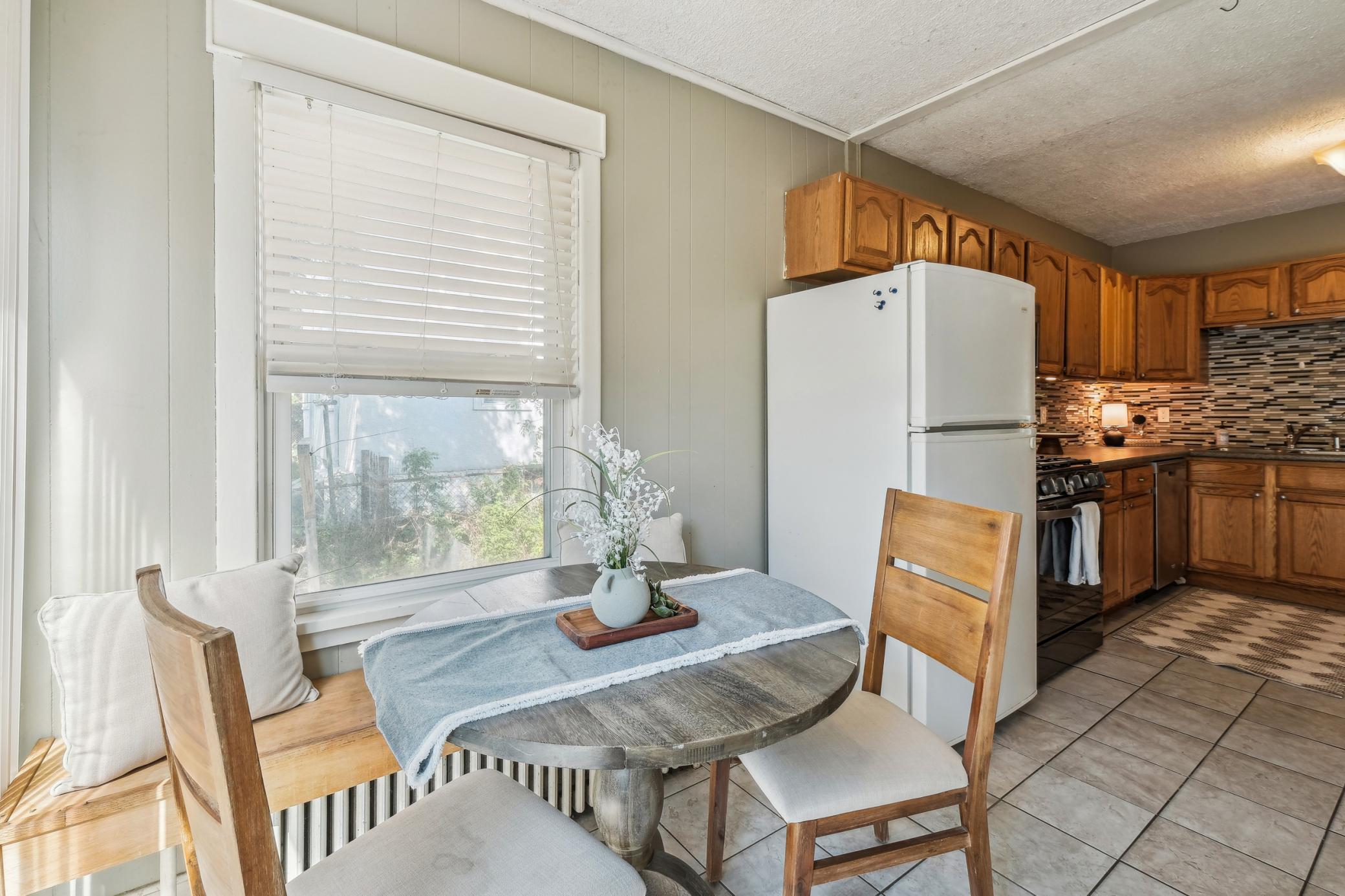260 Winona Street W