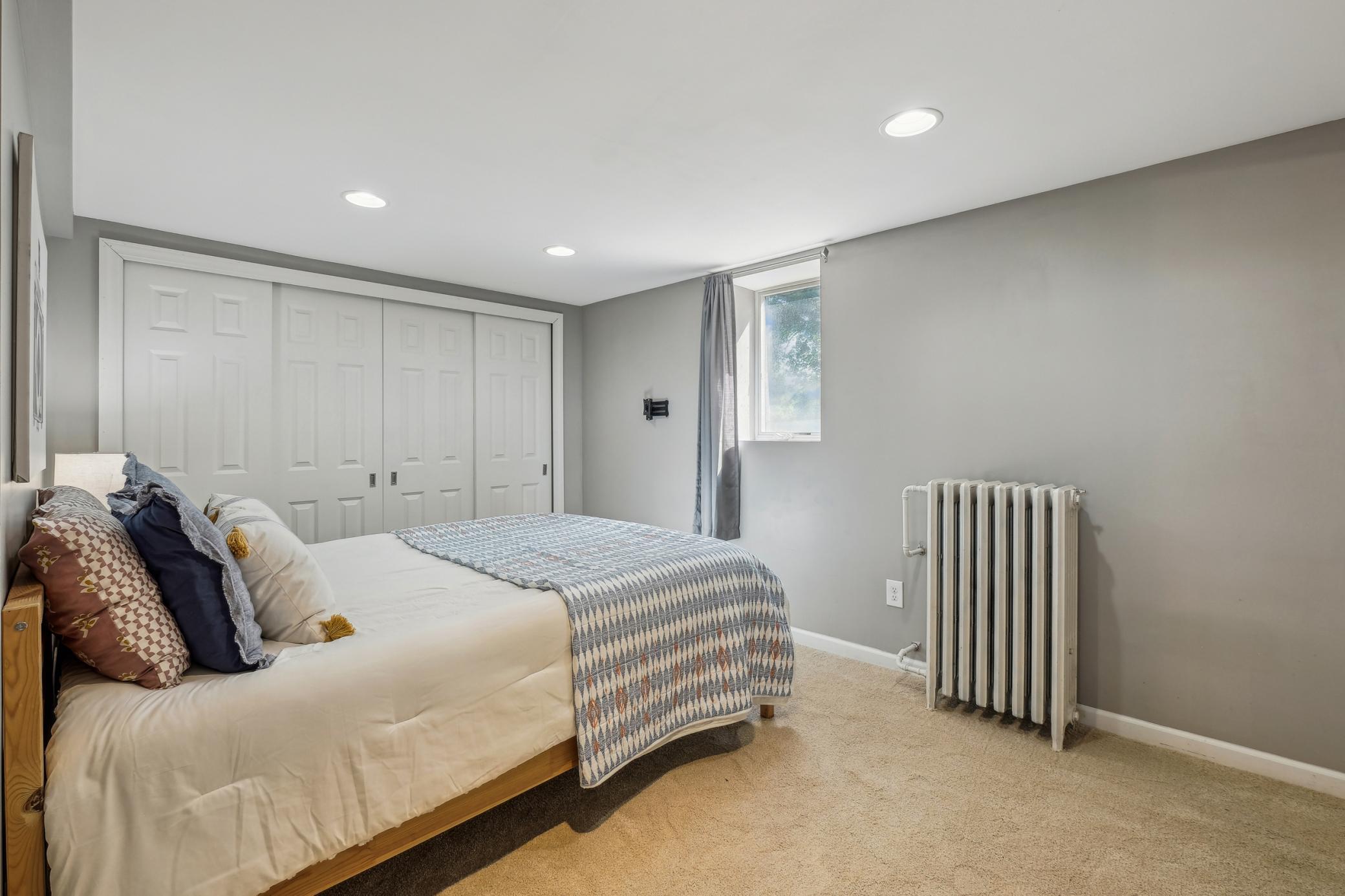 260 Winona Street W