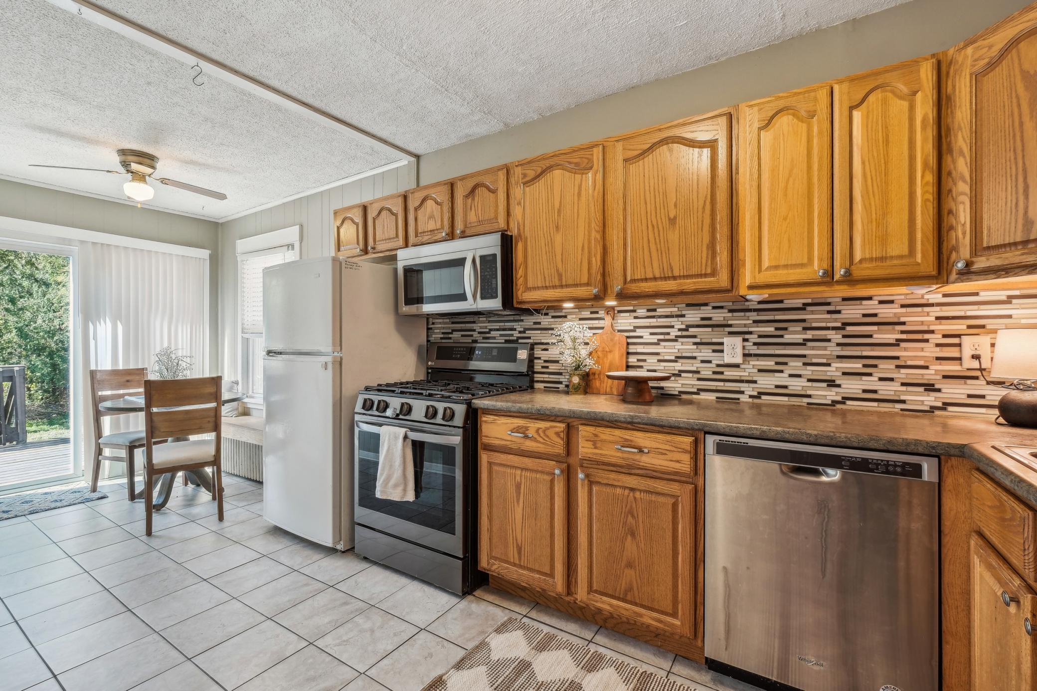260 Winona Street W