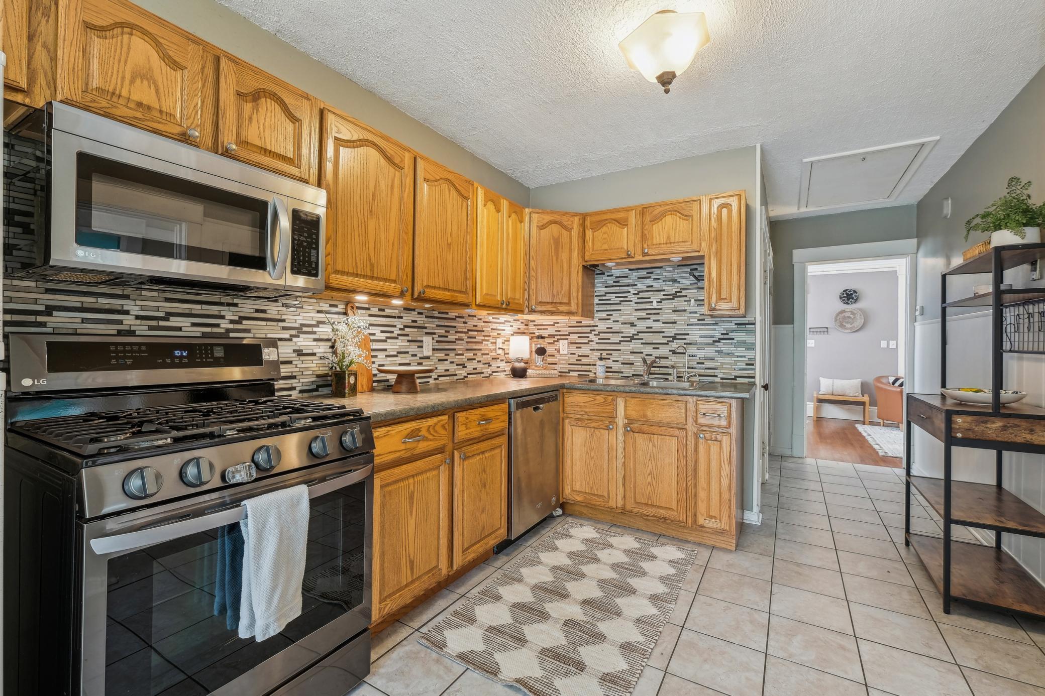 260 Winona Street W