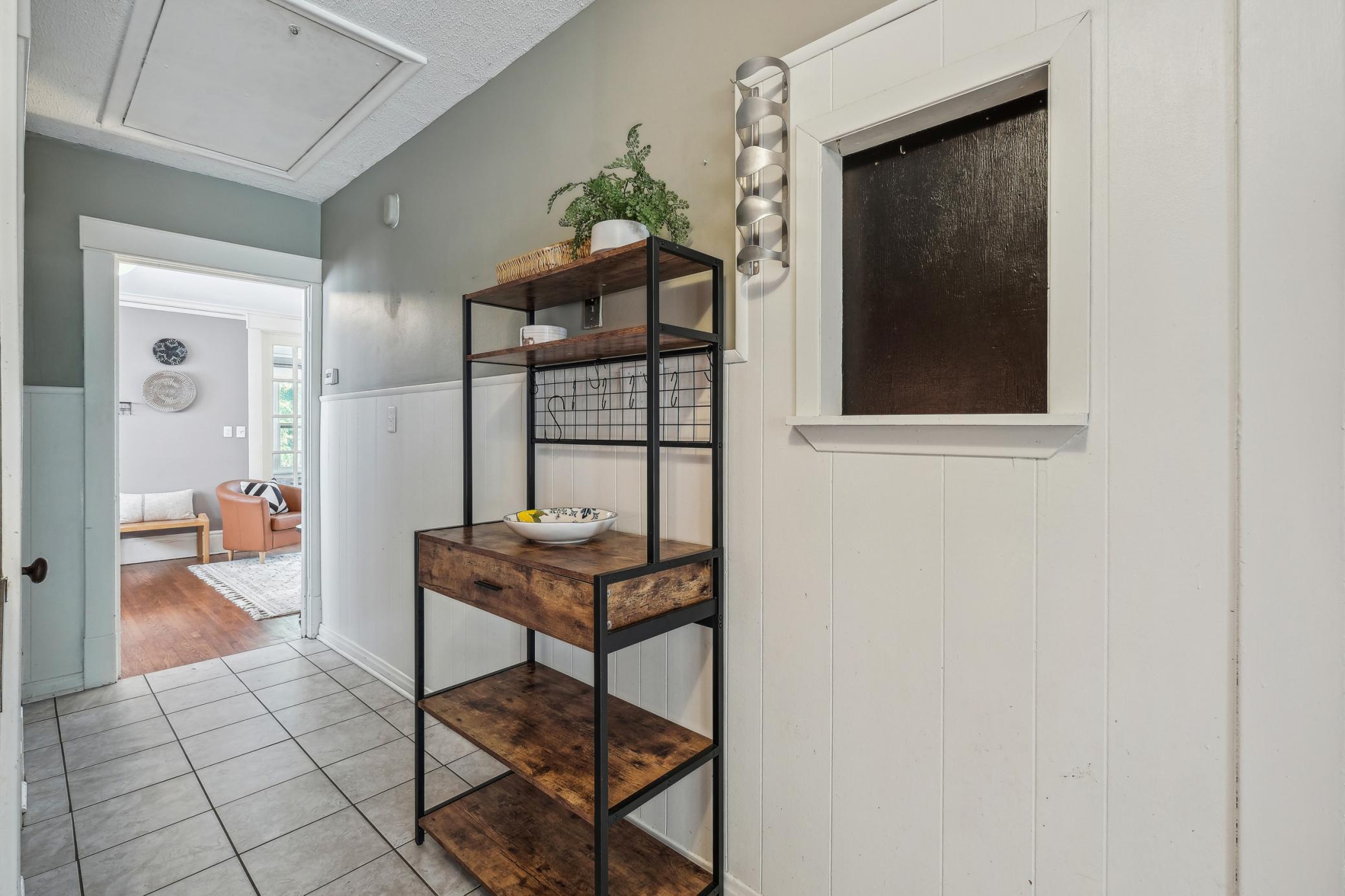 260 Winona Street W
