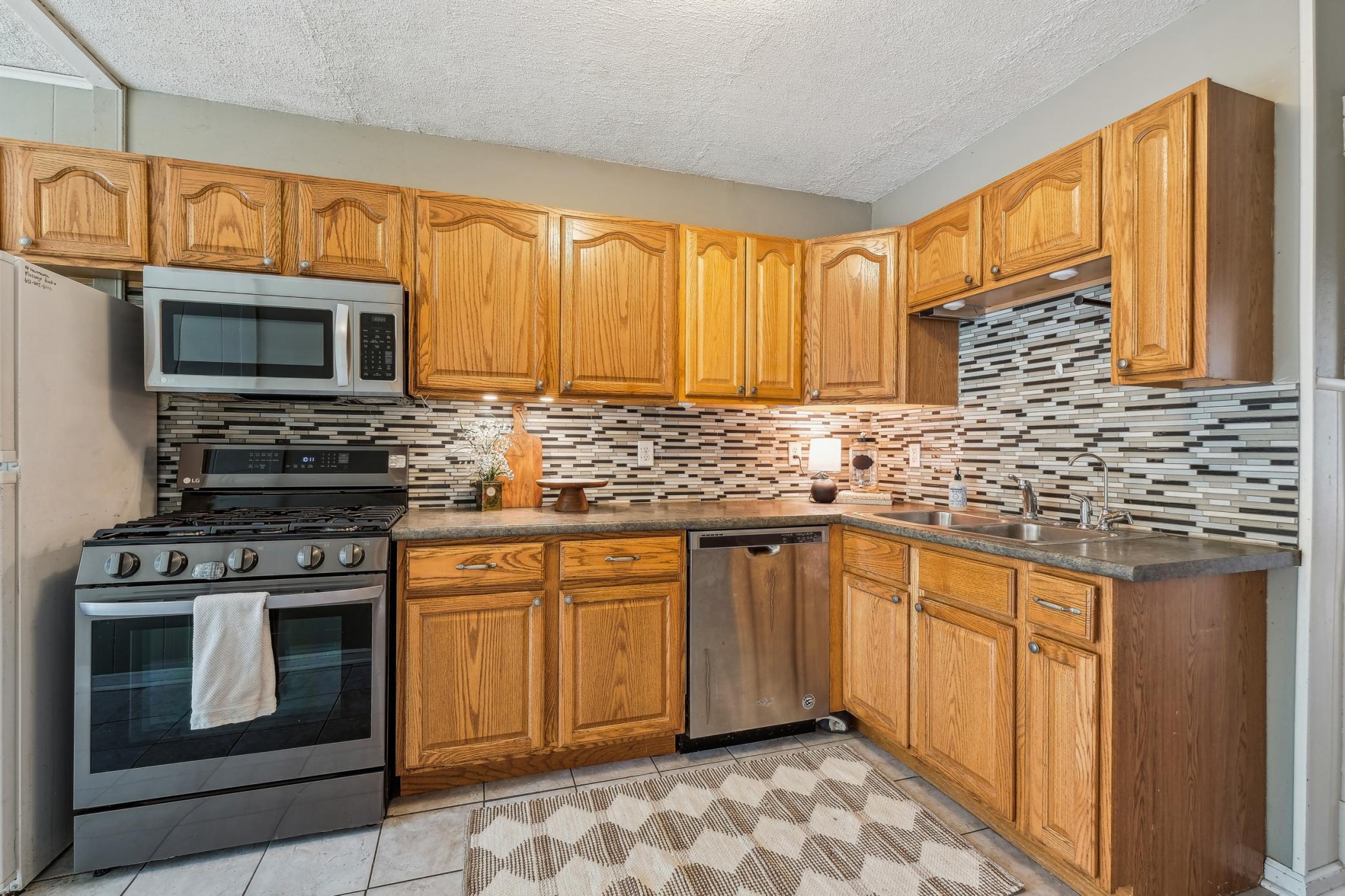 260 Winona Street W