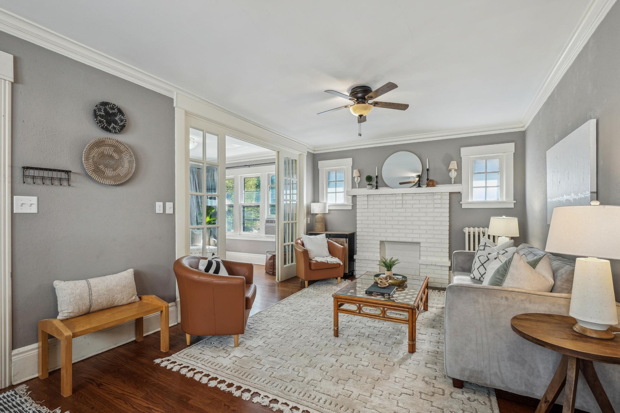 260 Winona Street W