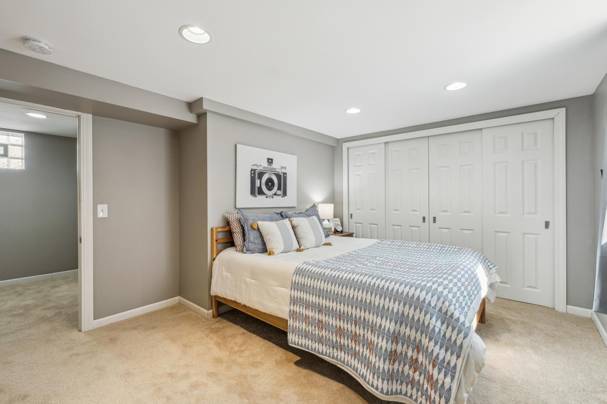 260 Winona Street W