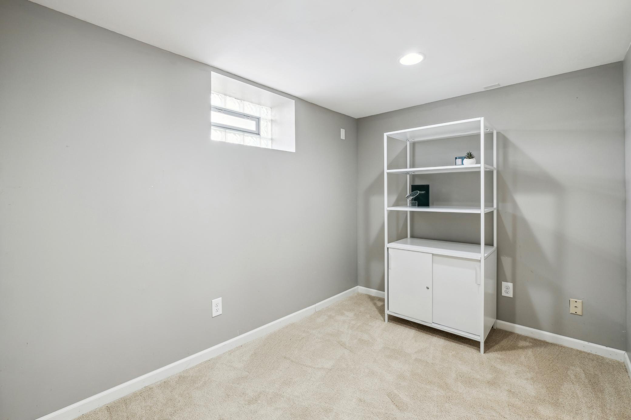 260 Winona Street W