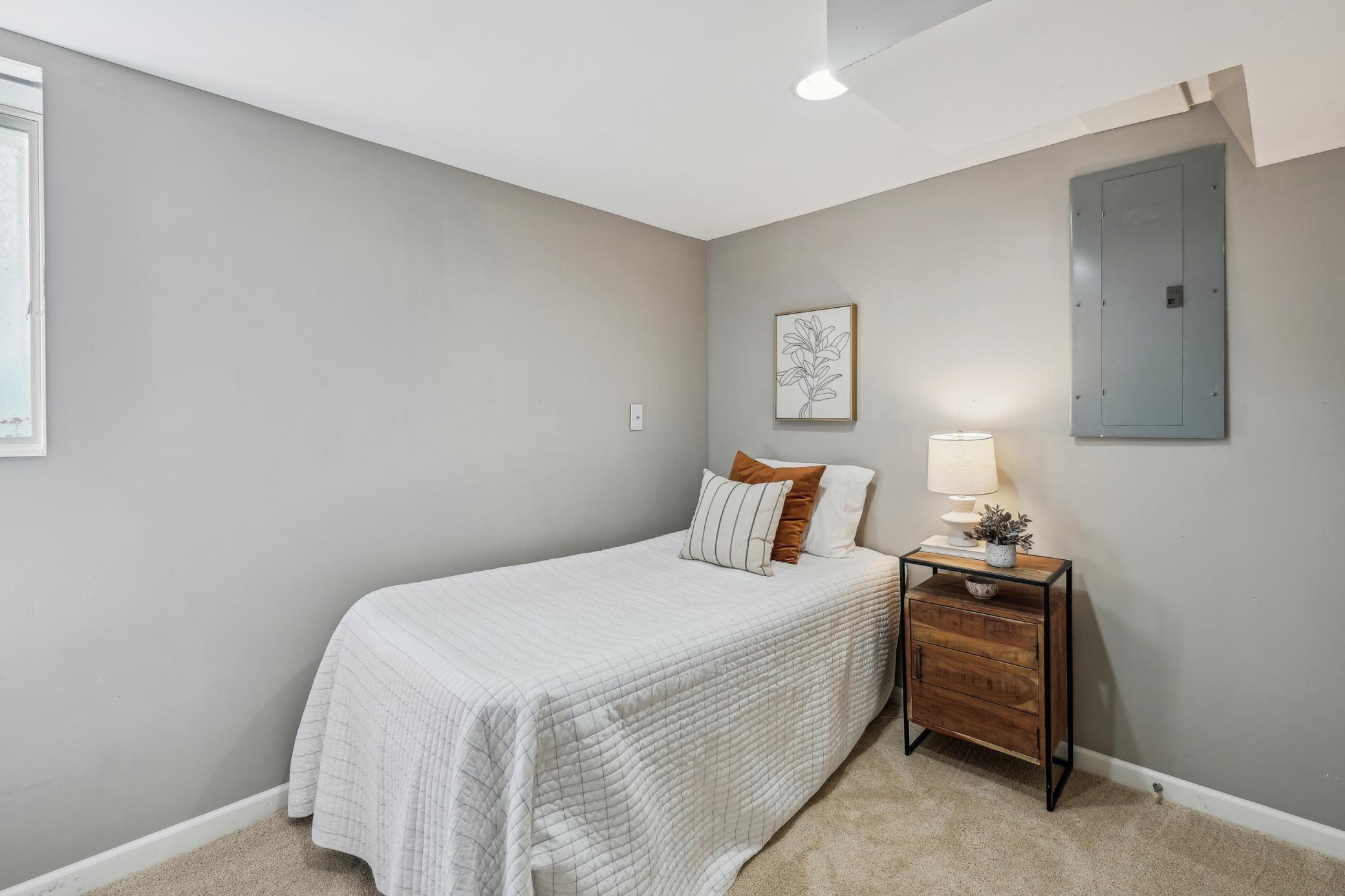 260 Winona Street W