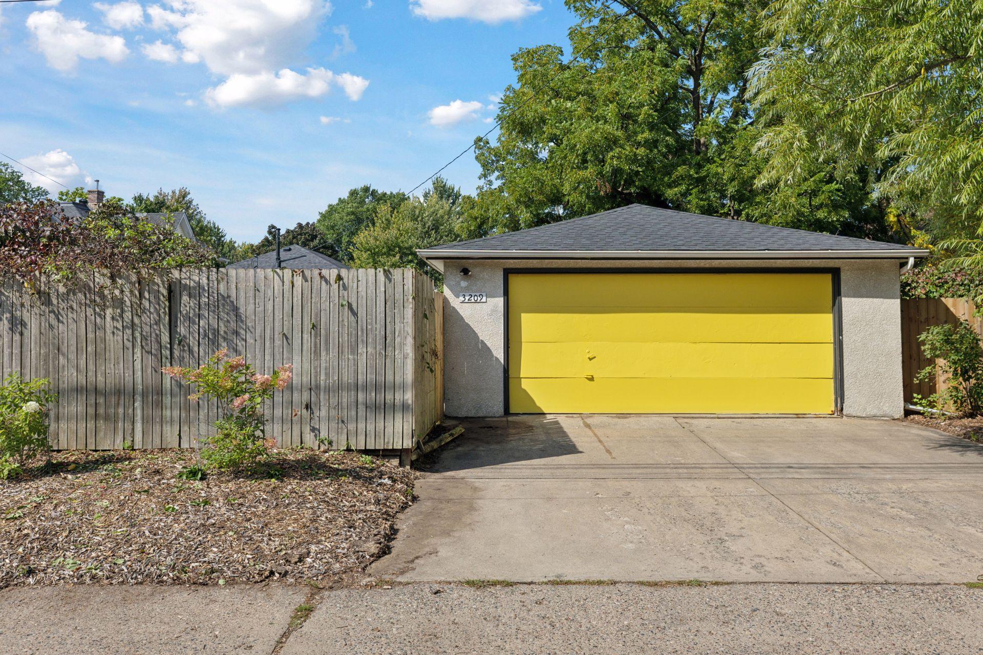 3209 Pleasant Avenue