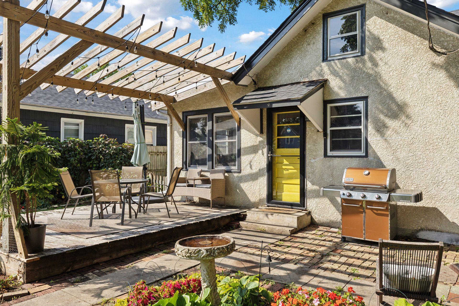 3209 Pleasant Avenue