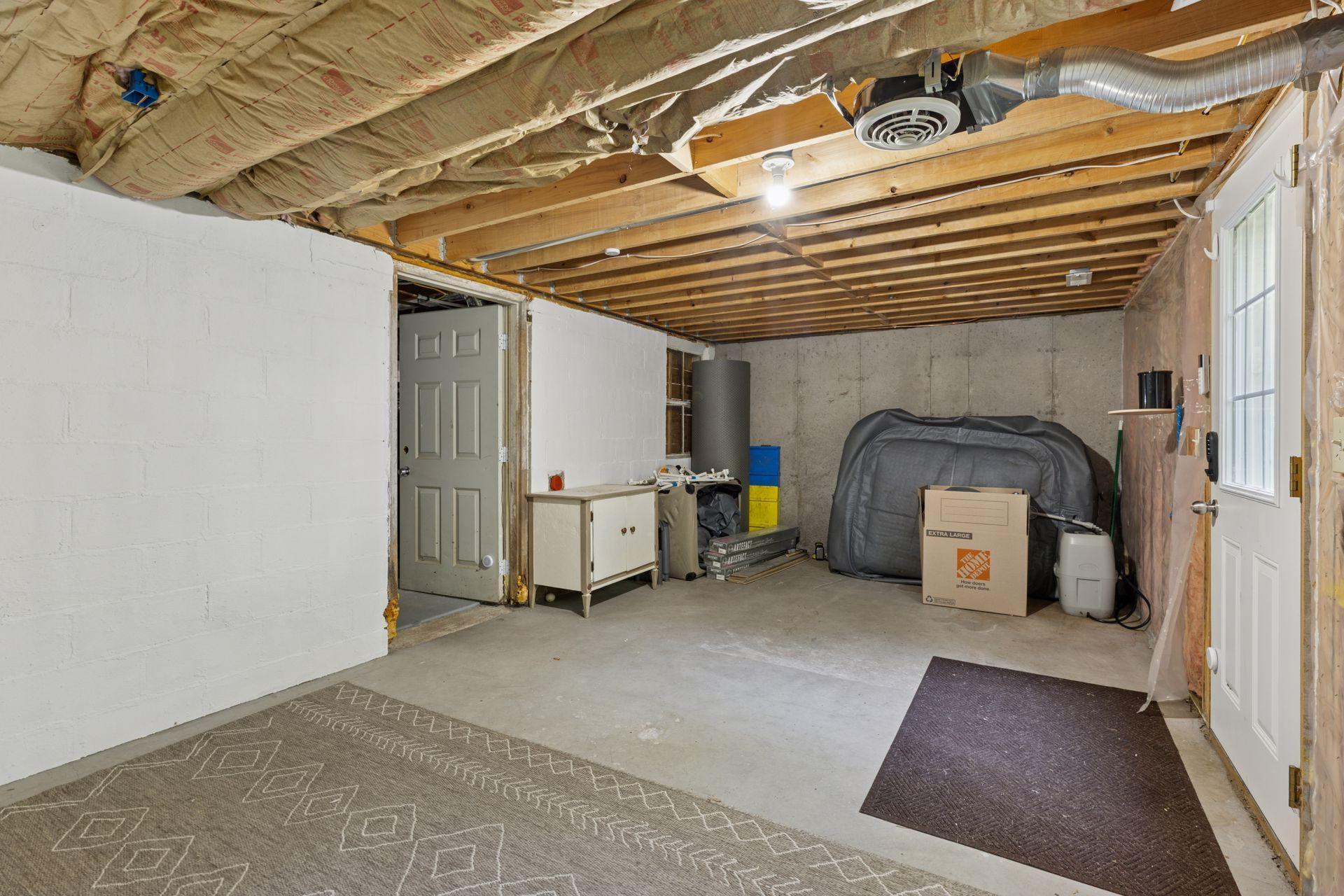 312 Pineview Lane N