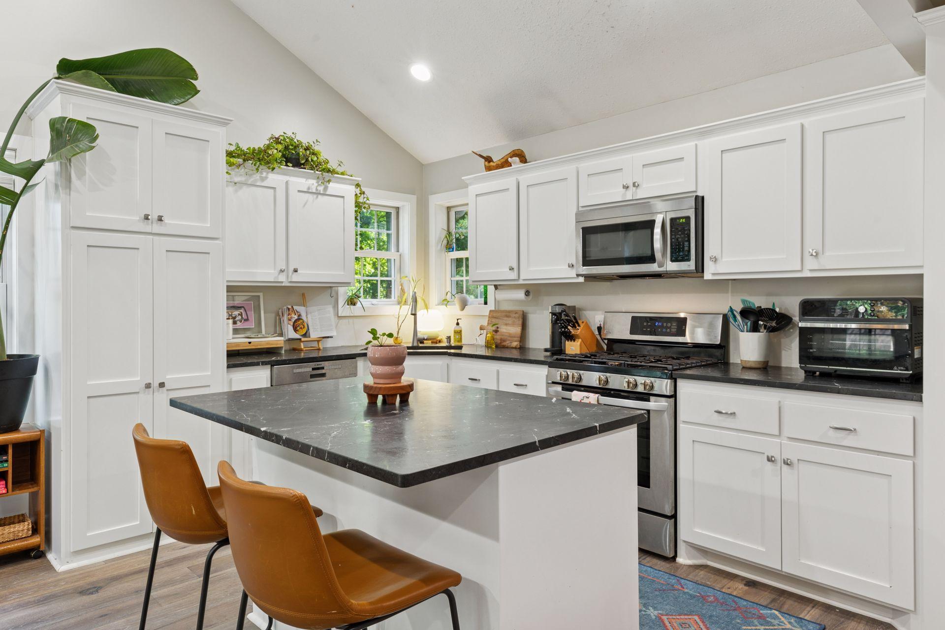 312 Pineview Lane N