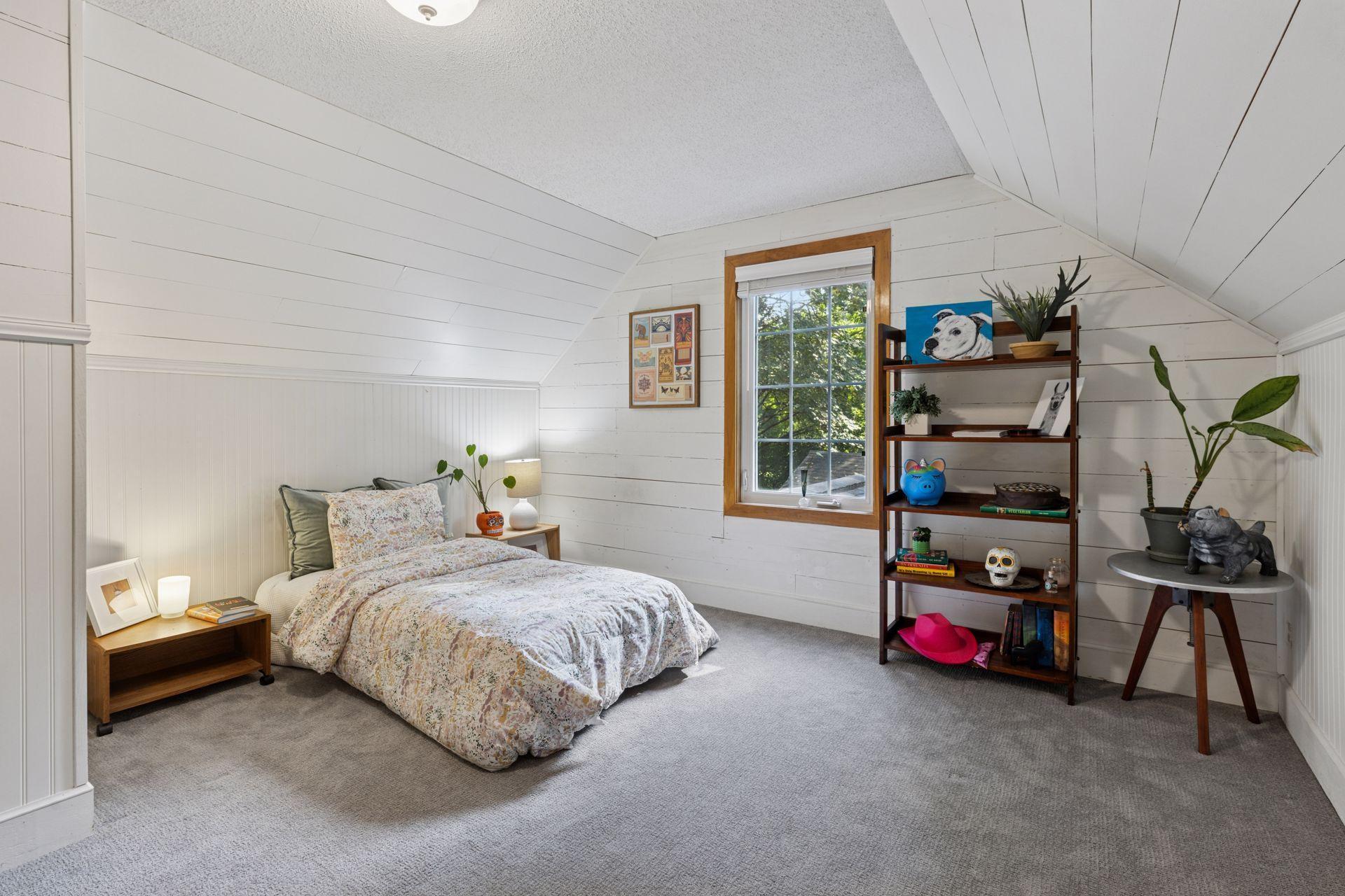312 Pineview Lane N
