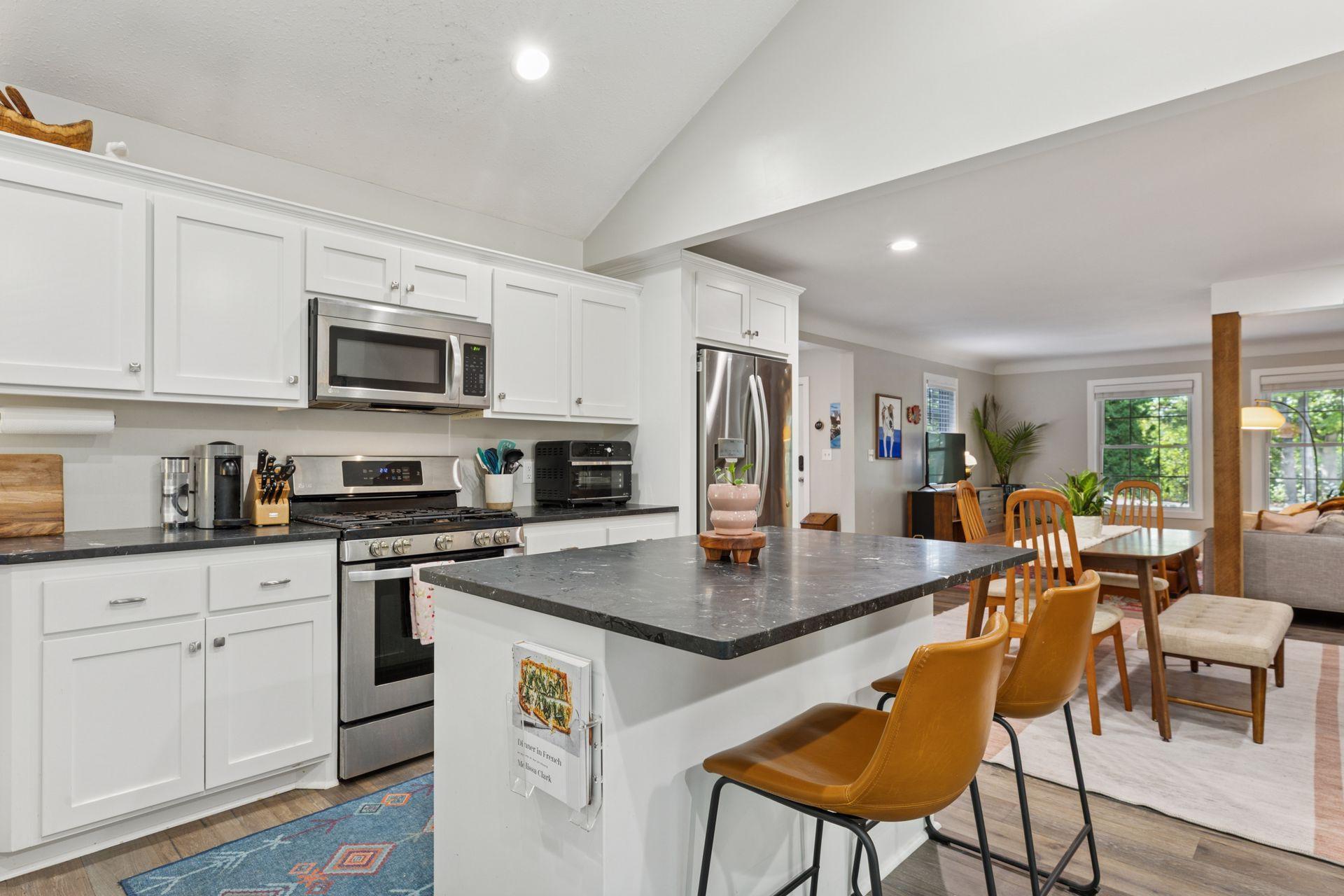 312 Pineview Lane N