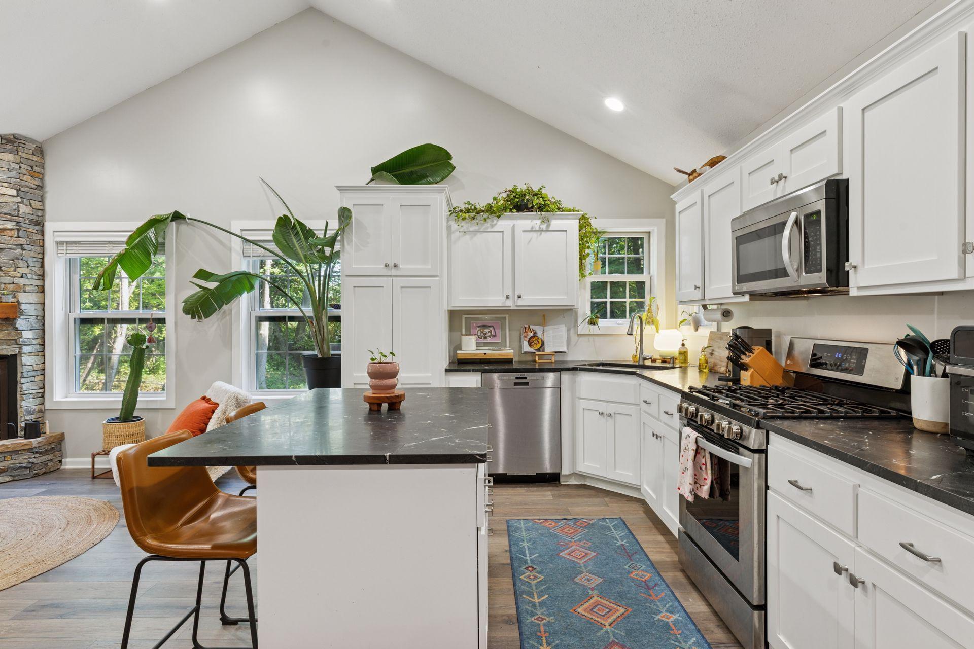 312 Pineview Lane N