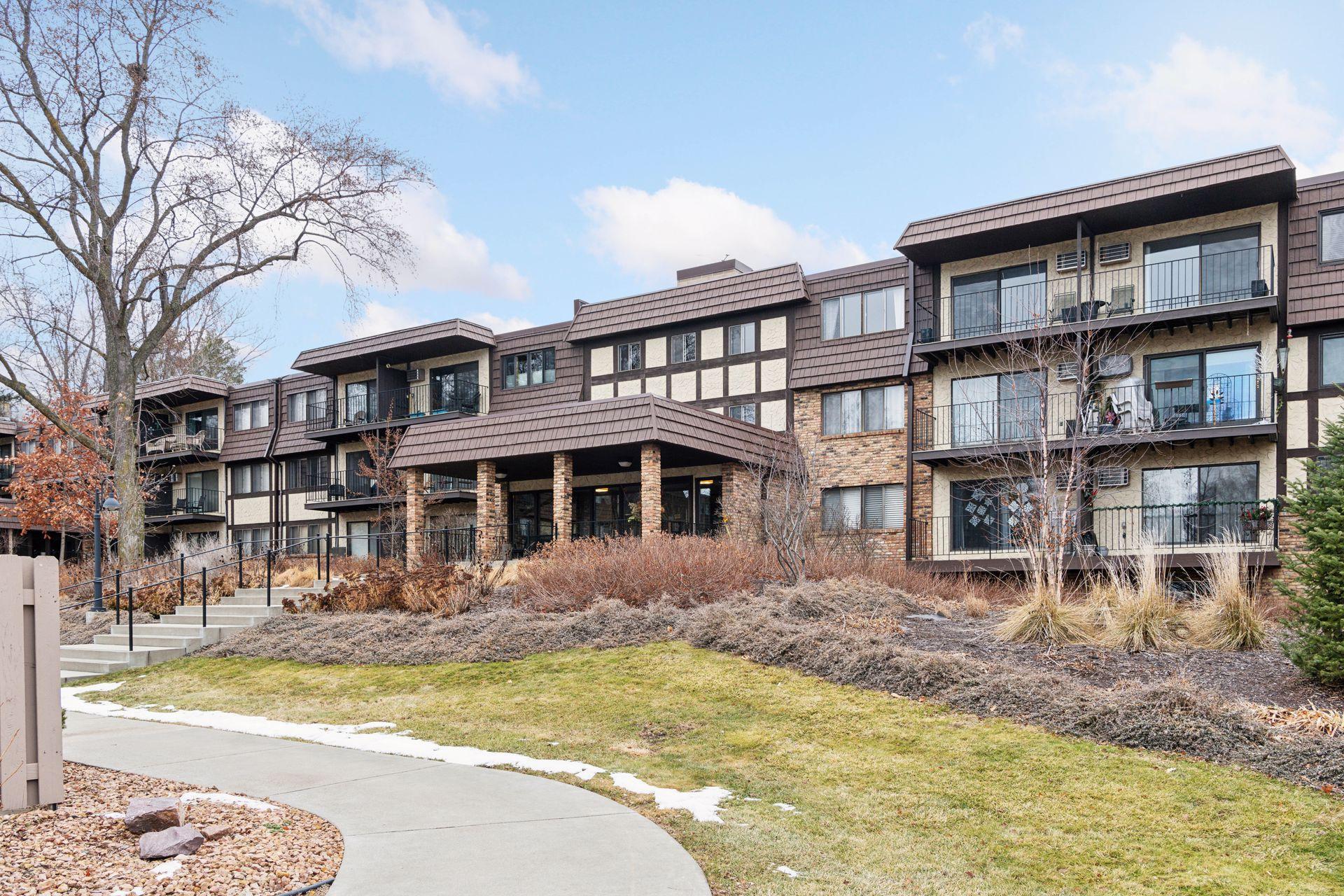 205 Barry Avenue S Unit: 303