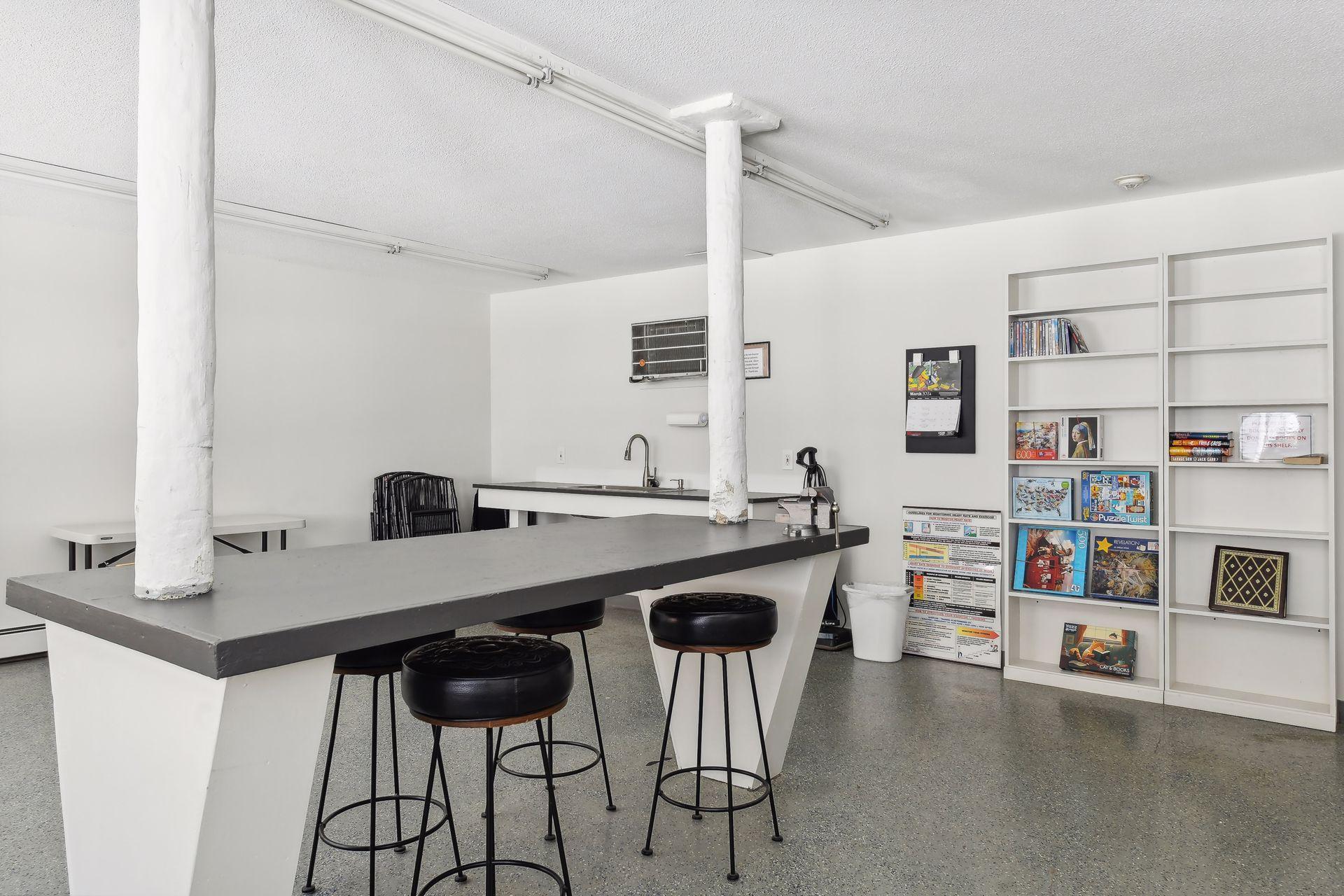 205 Barry Avenue S Unit: 303