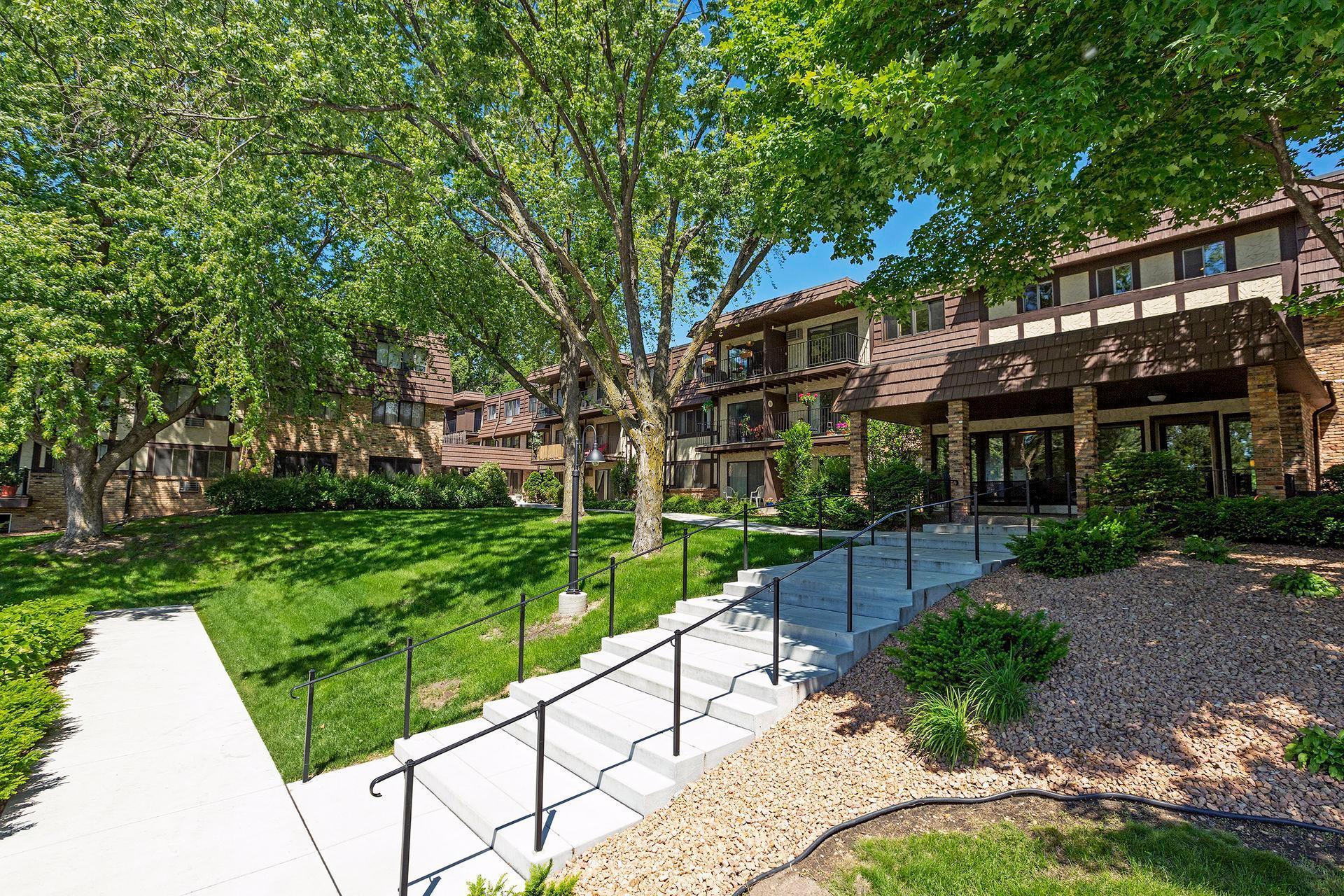 205 Barry Avenue S Unit: 303