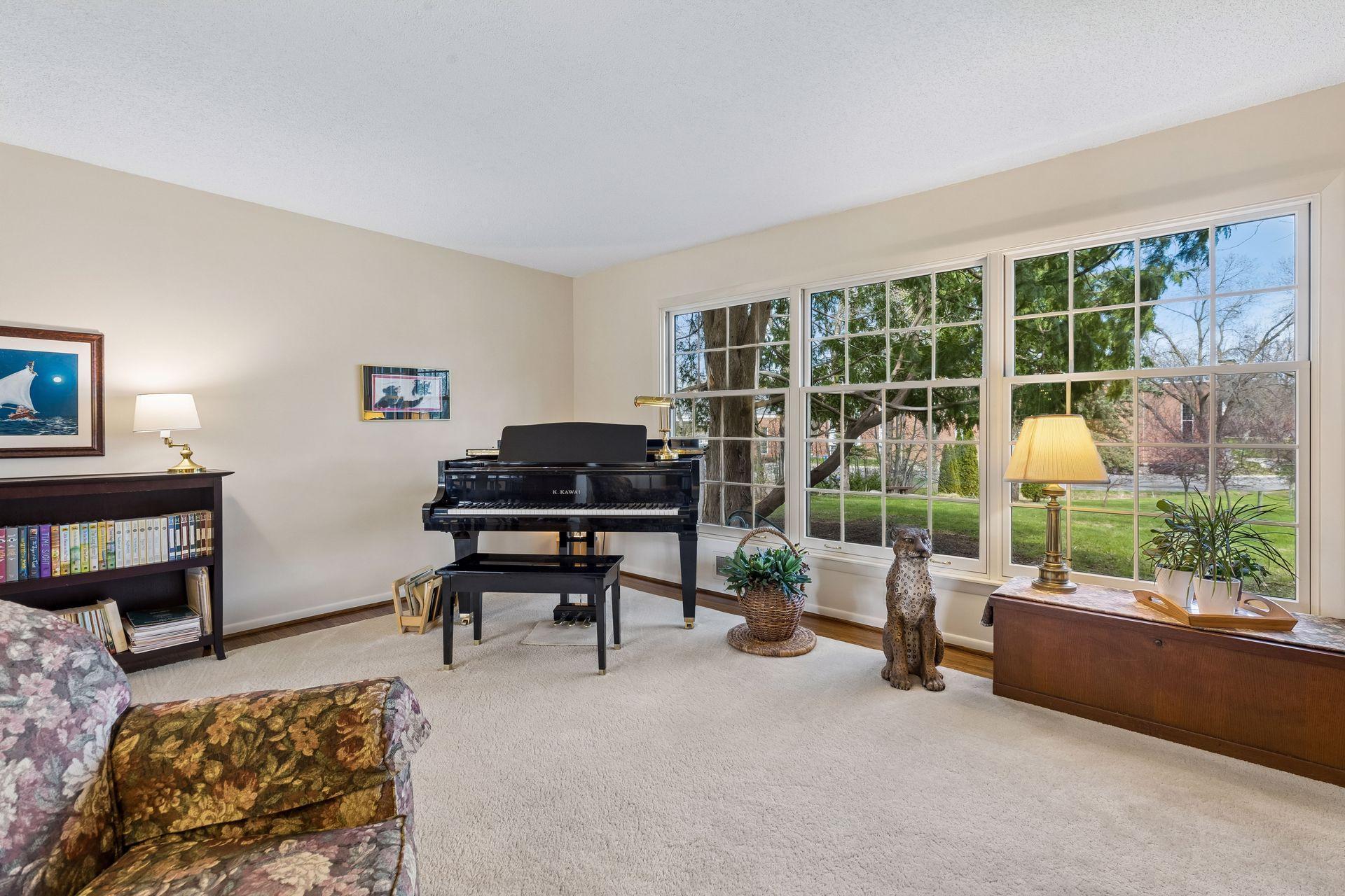 615 Narcissus Lane N