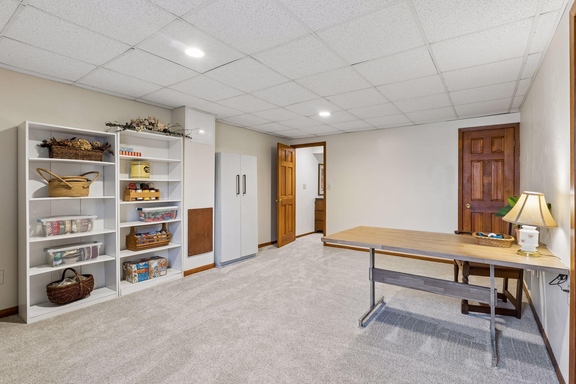 615 Narcissus Lane N