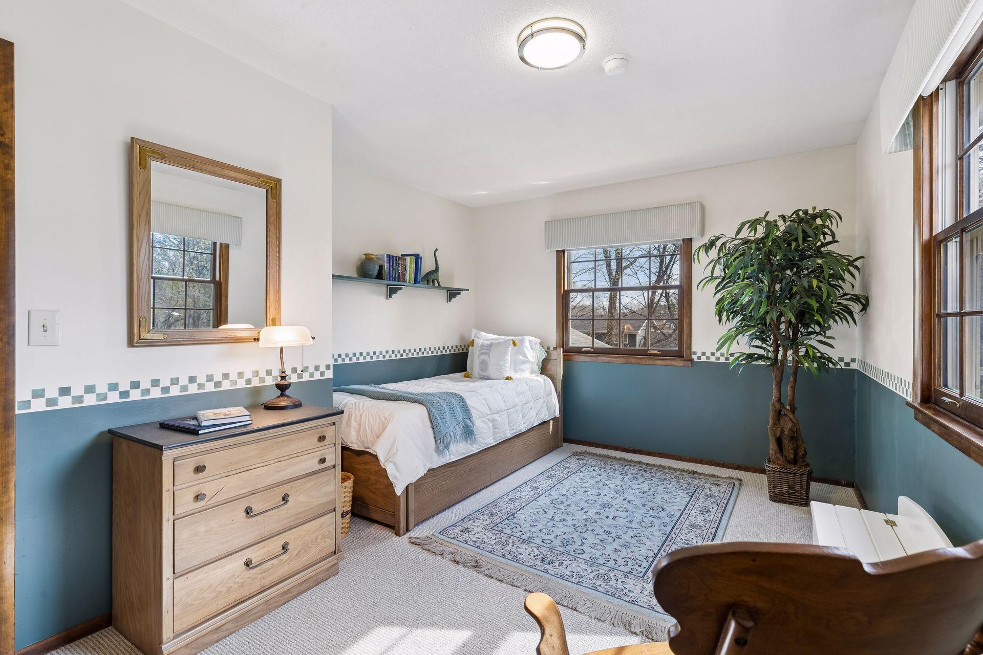 615 Narcissus Lane N