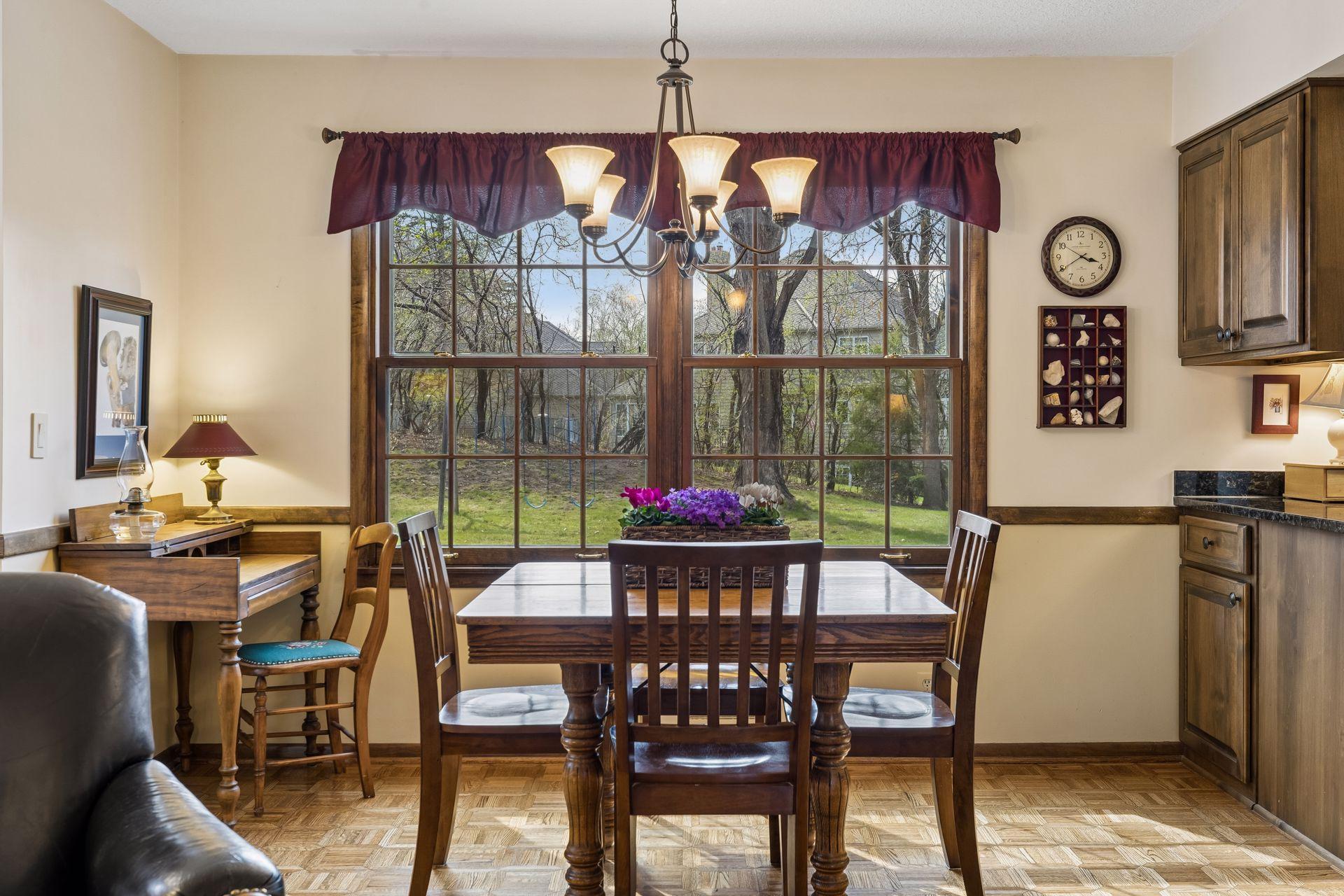 615 Narcissus Lane N