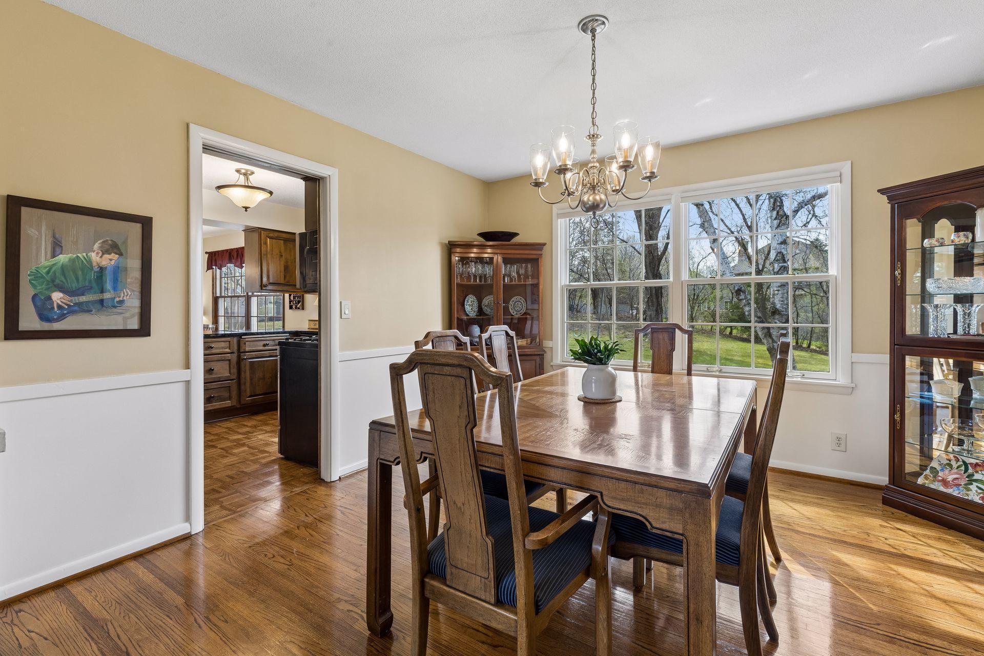 615 Narcissus Lane N