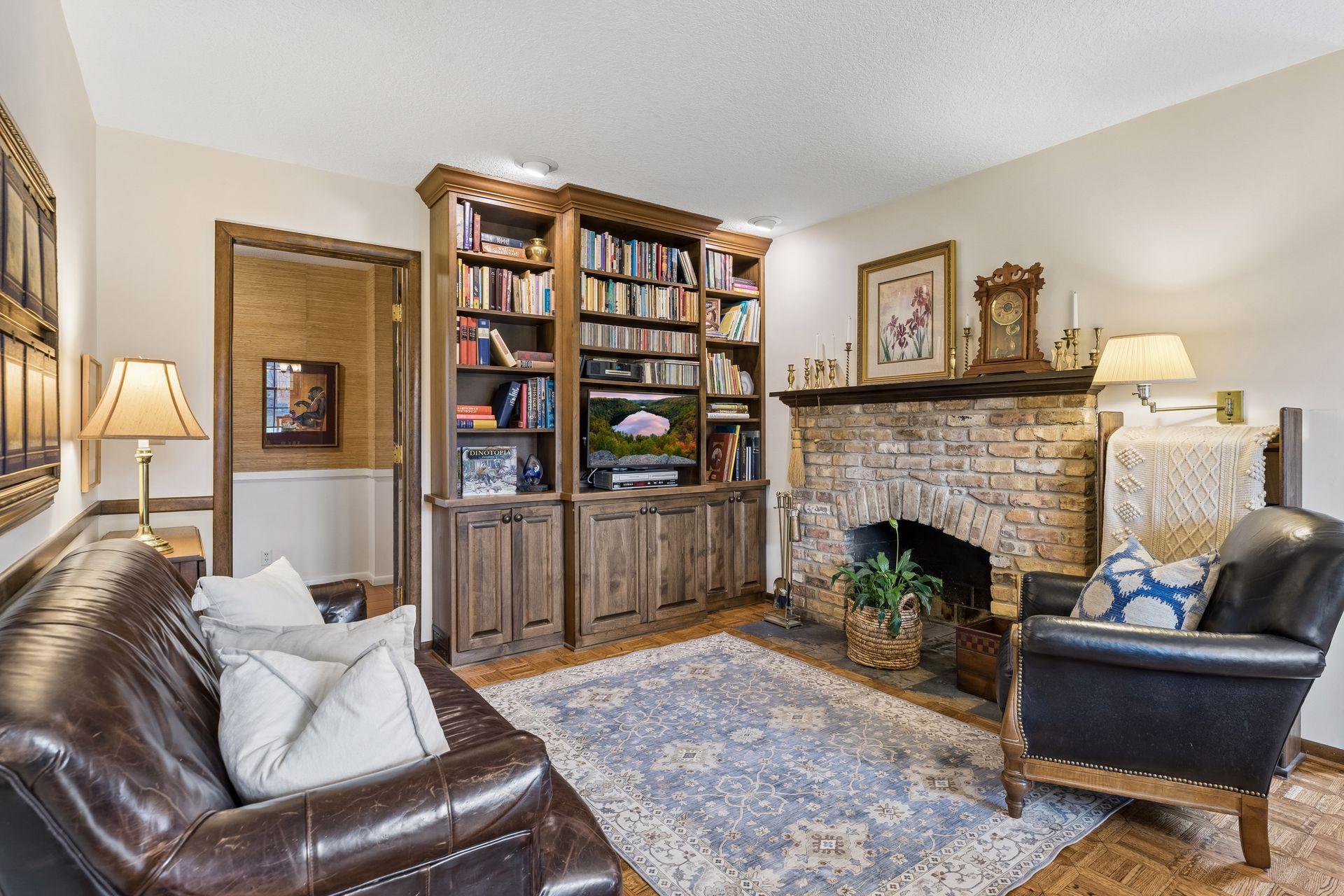 615 Narcissus Lane N