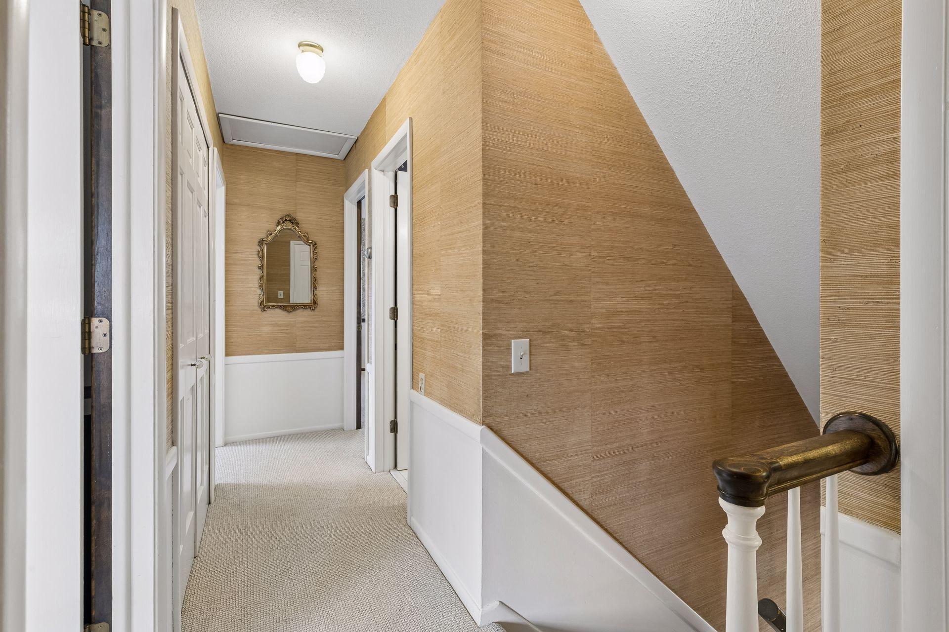 615 Narcissus Lane N