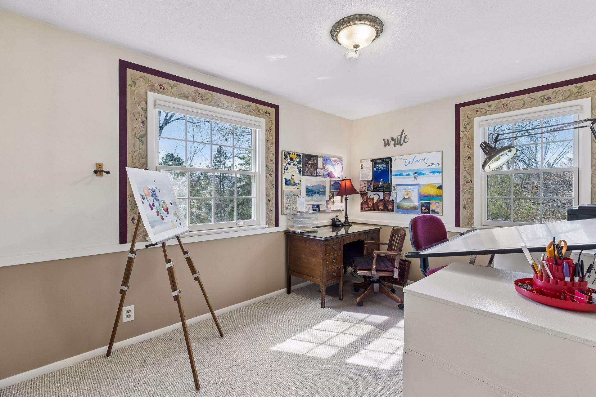 615 Narcissus Lane N