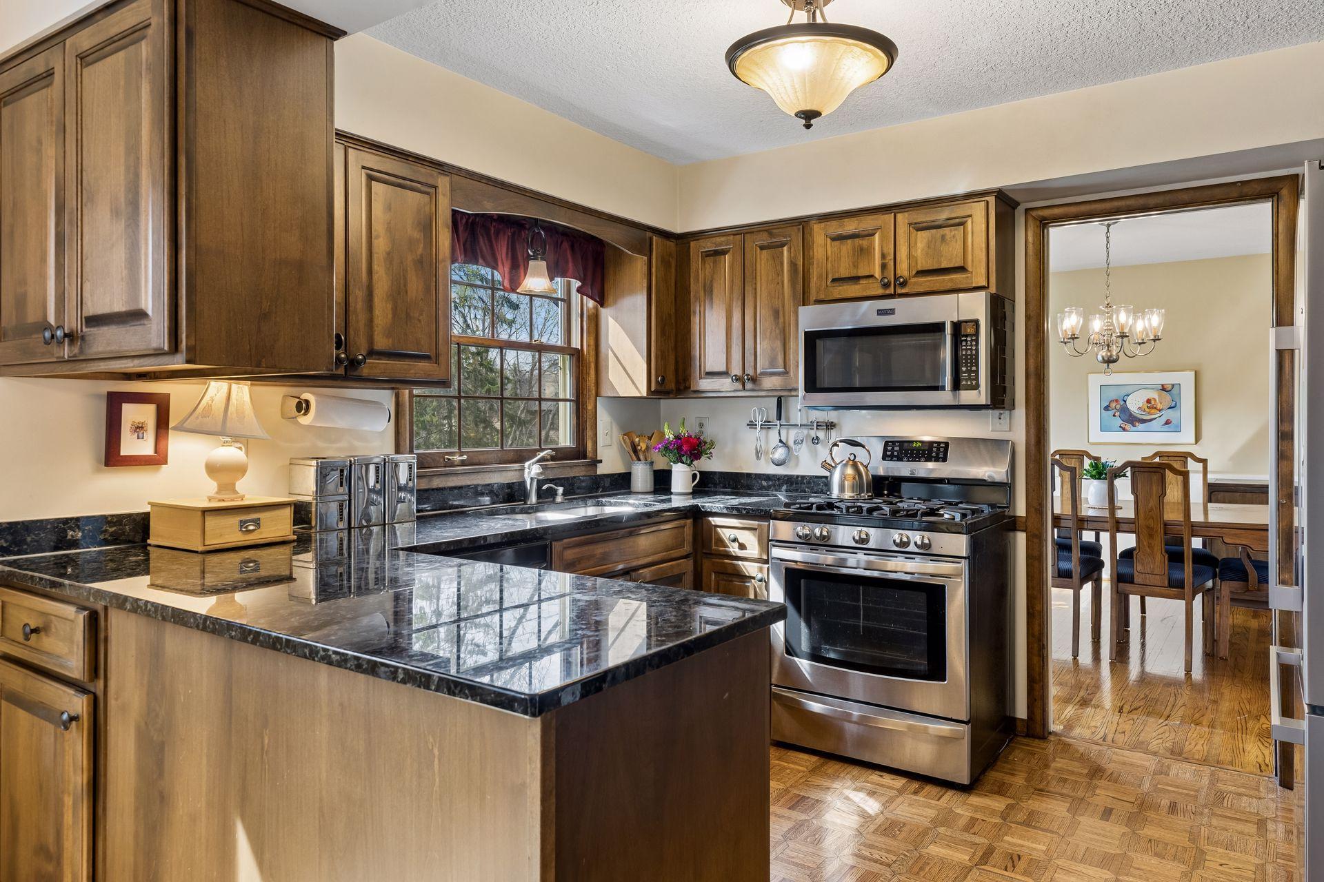 615 Narcissus Lane N