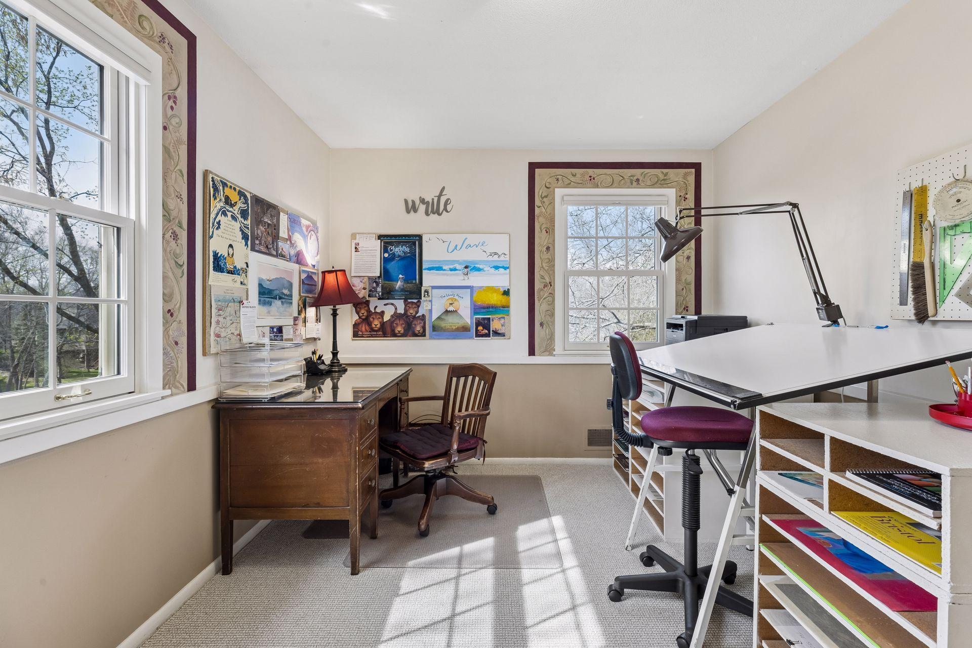 615 Narcissus Lane N