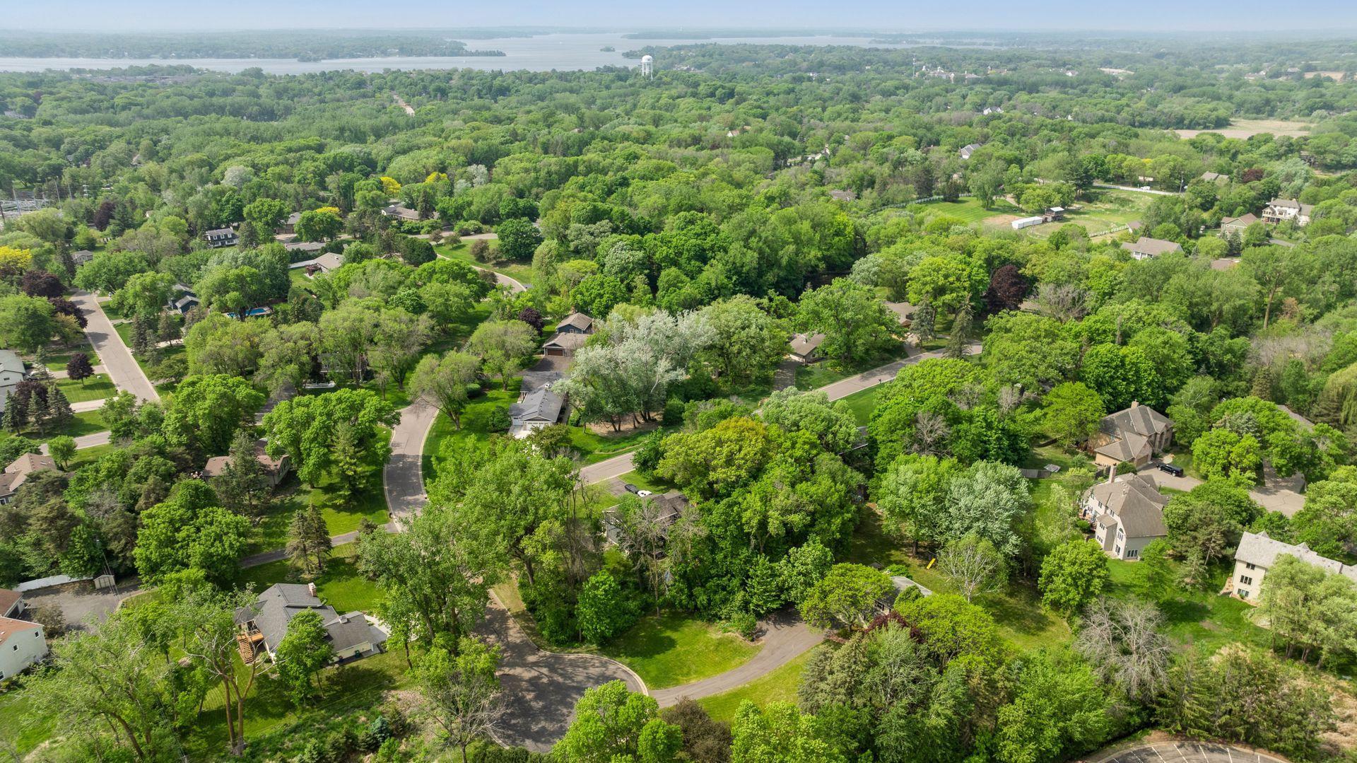 615 Narcissus Lane N