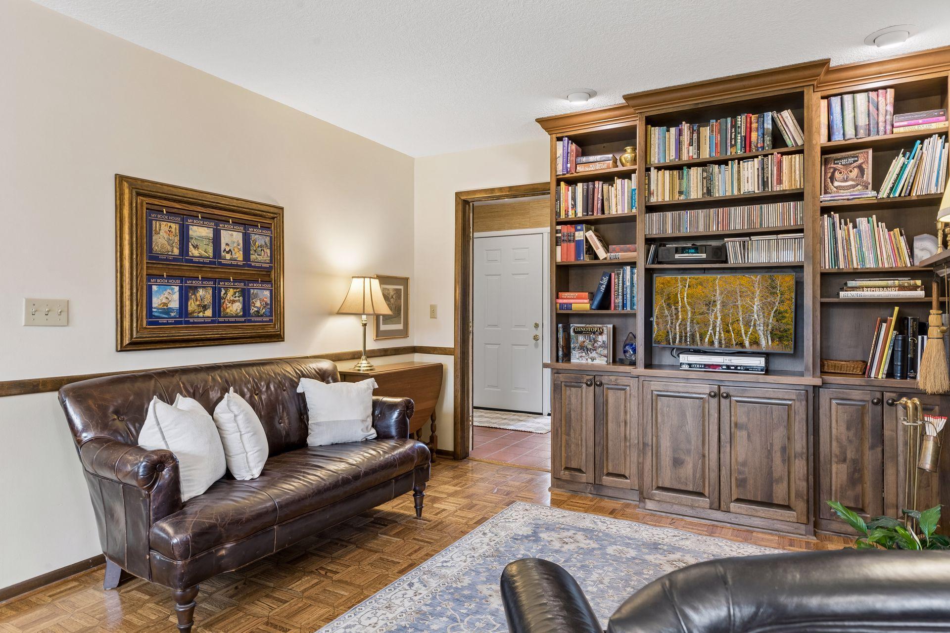 615 Narcissus Lane N