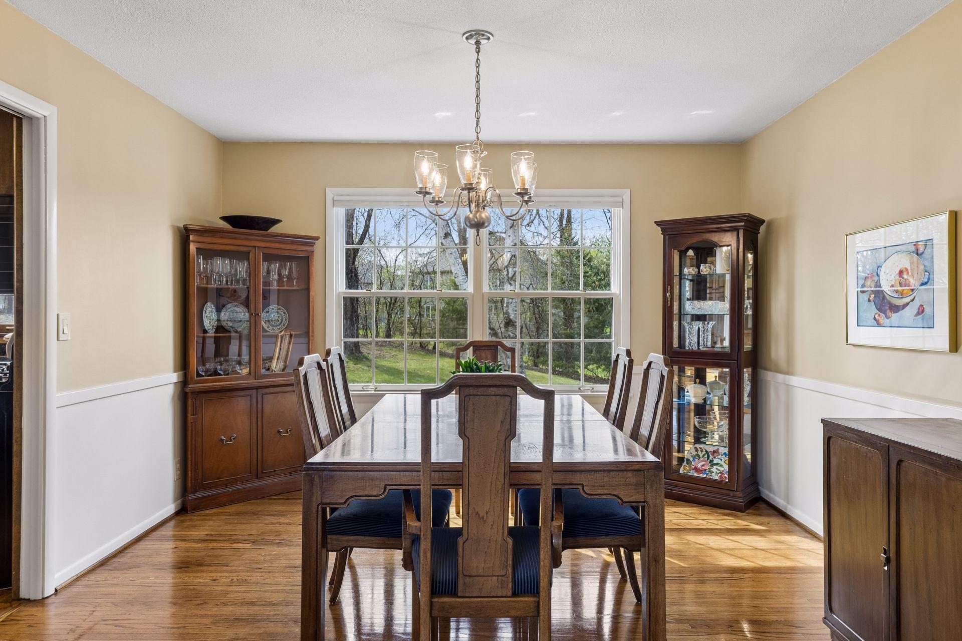 615 Narcissus Lane N