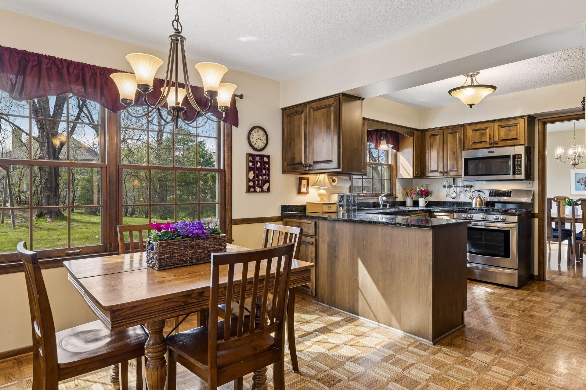 615 Narcissus Lane N