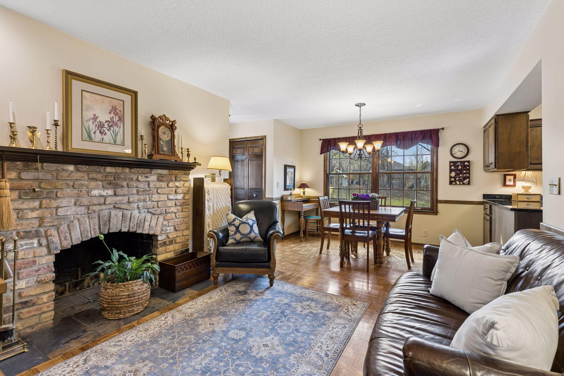 615 Narcissus Lane N